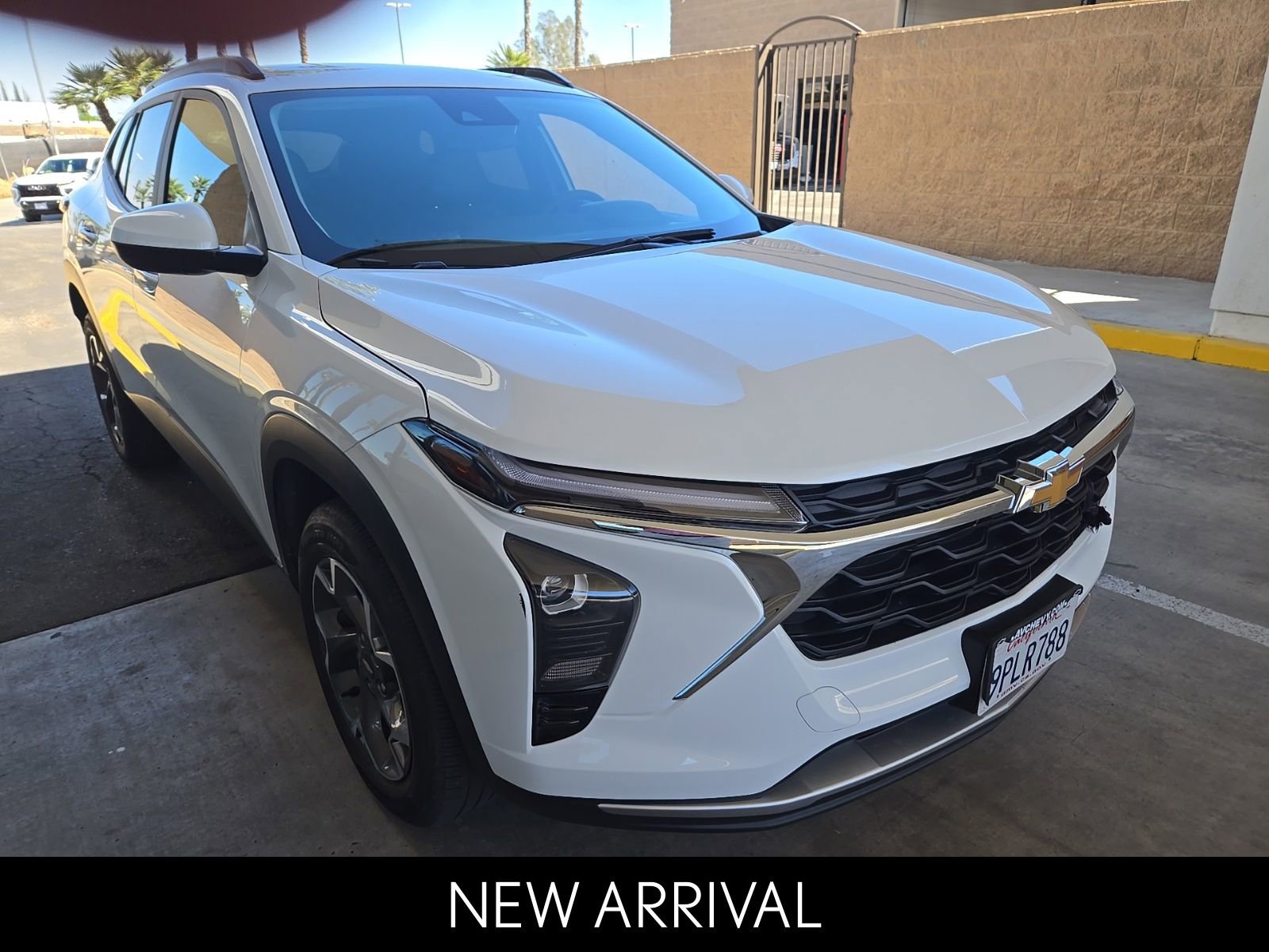 2025 Chevrolet Trax LT photo 2