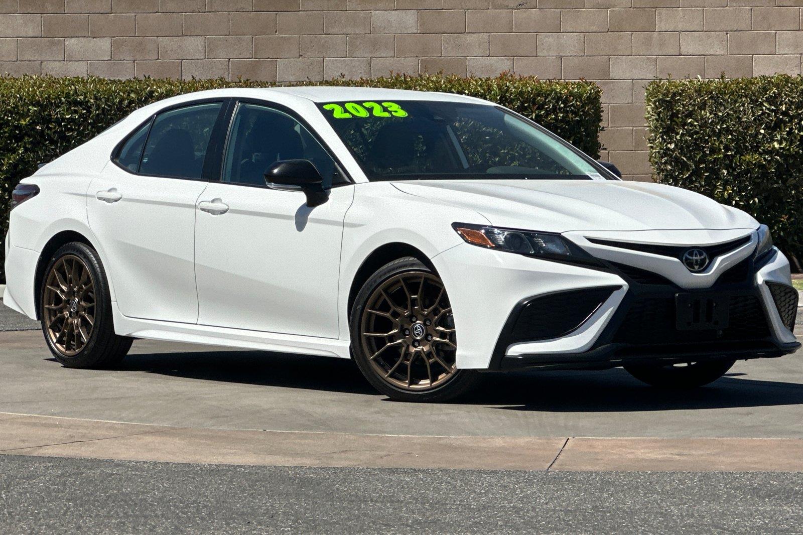 2023 Toyota Camry SE photo 2