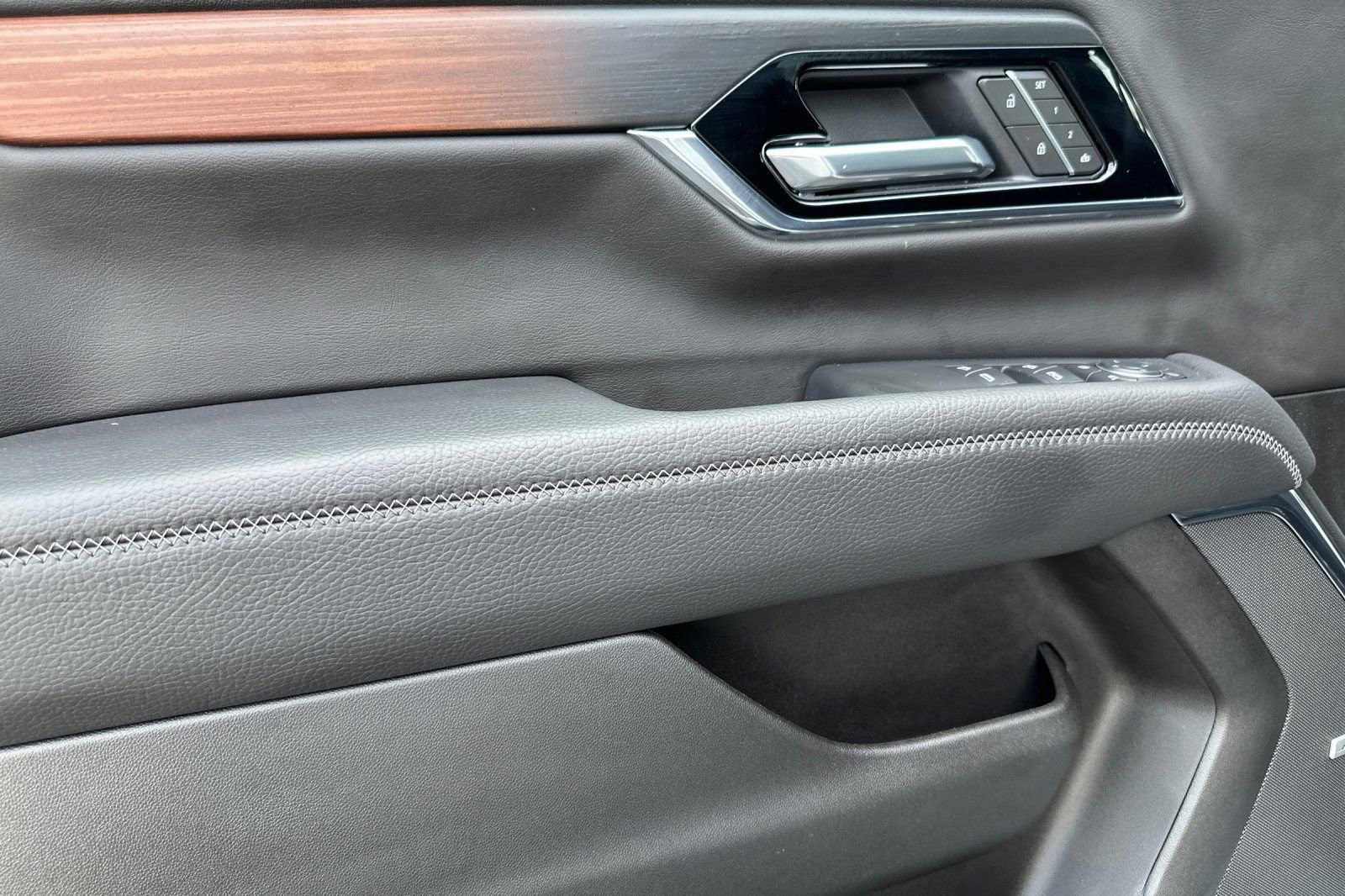 2026 GMC Yukon Denali - Photo 11