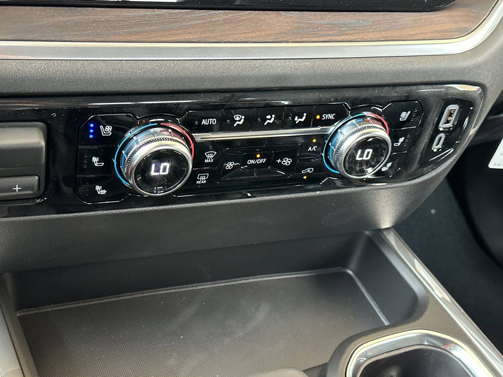 2026 GMC Sierra 1500 SLT - Photo 19