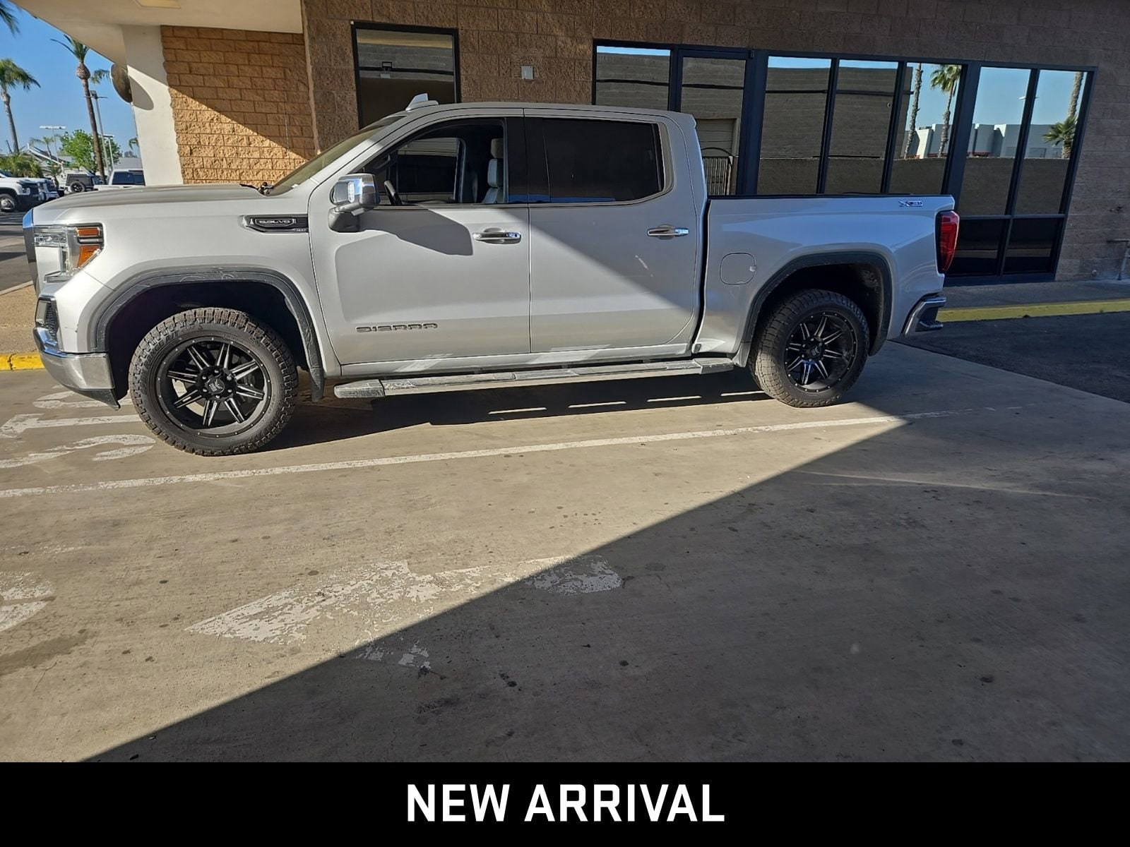 2019 GMC Sierra 1500 SLT photo 2