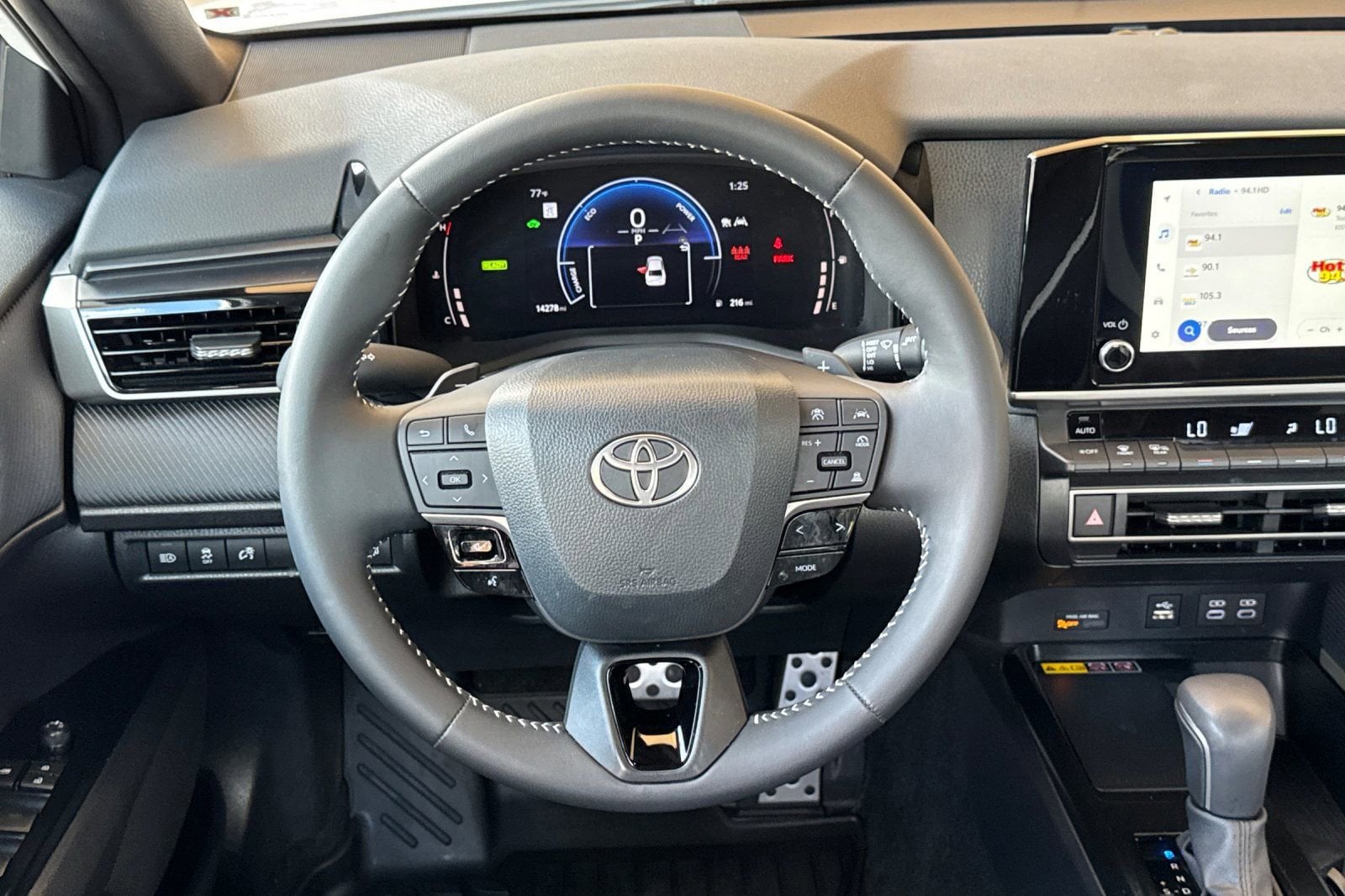 2026 Toyota Camry SE - Photo 15