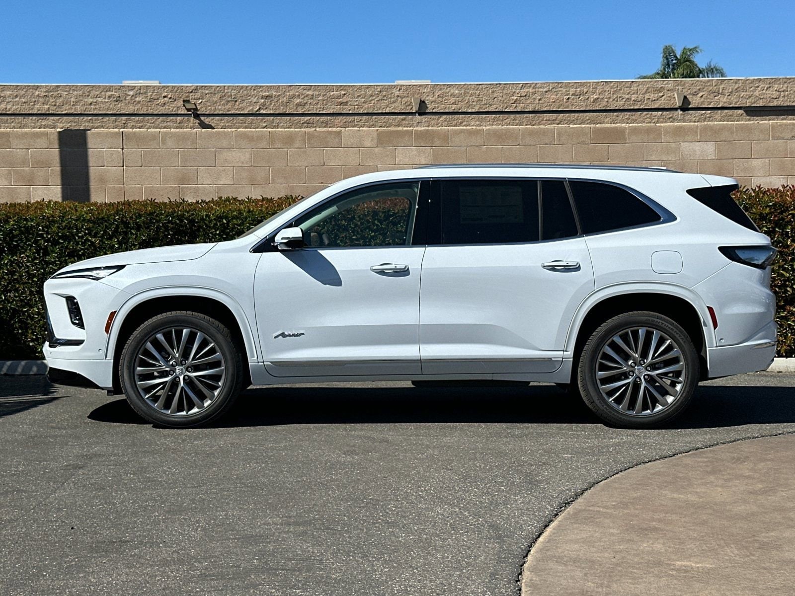 2026 Buick Enclave Avenir photo 5