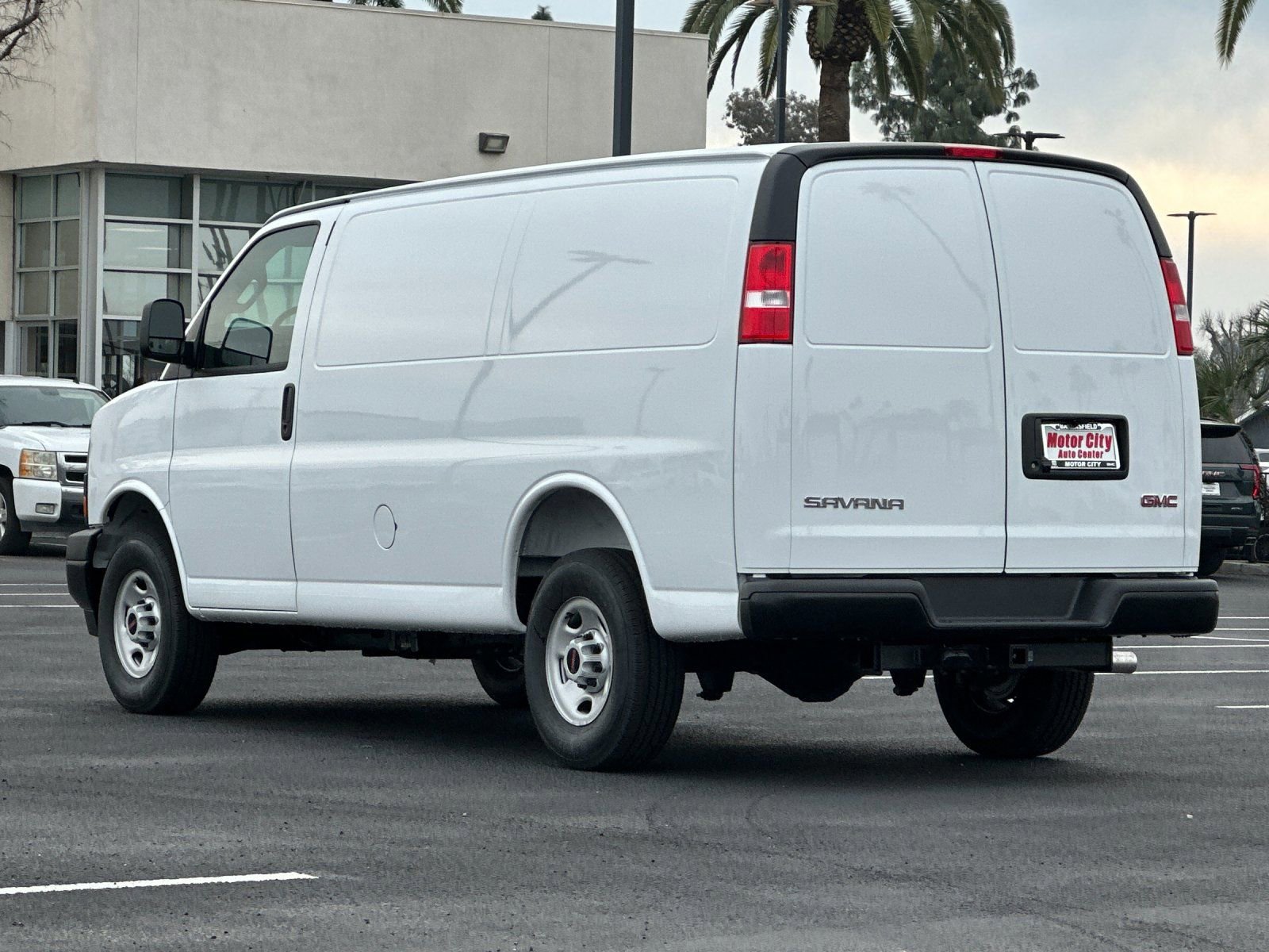 2025 GMC Savana Cargo Work Van photo 4