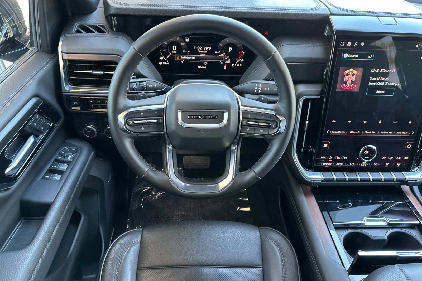 2025 GMC Yukon Denali - Photo 15