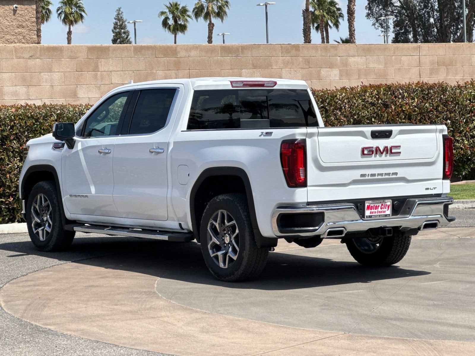2026 GMC Sierra 1500 SLT photo 4