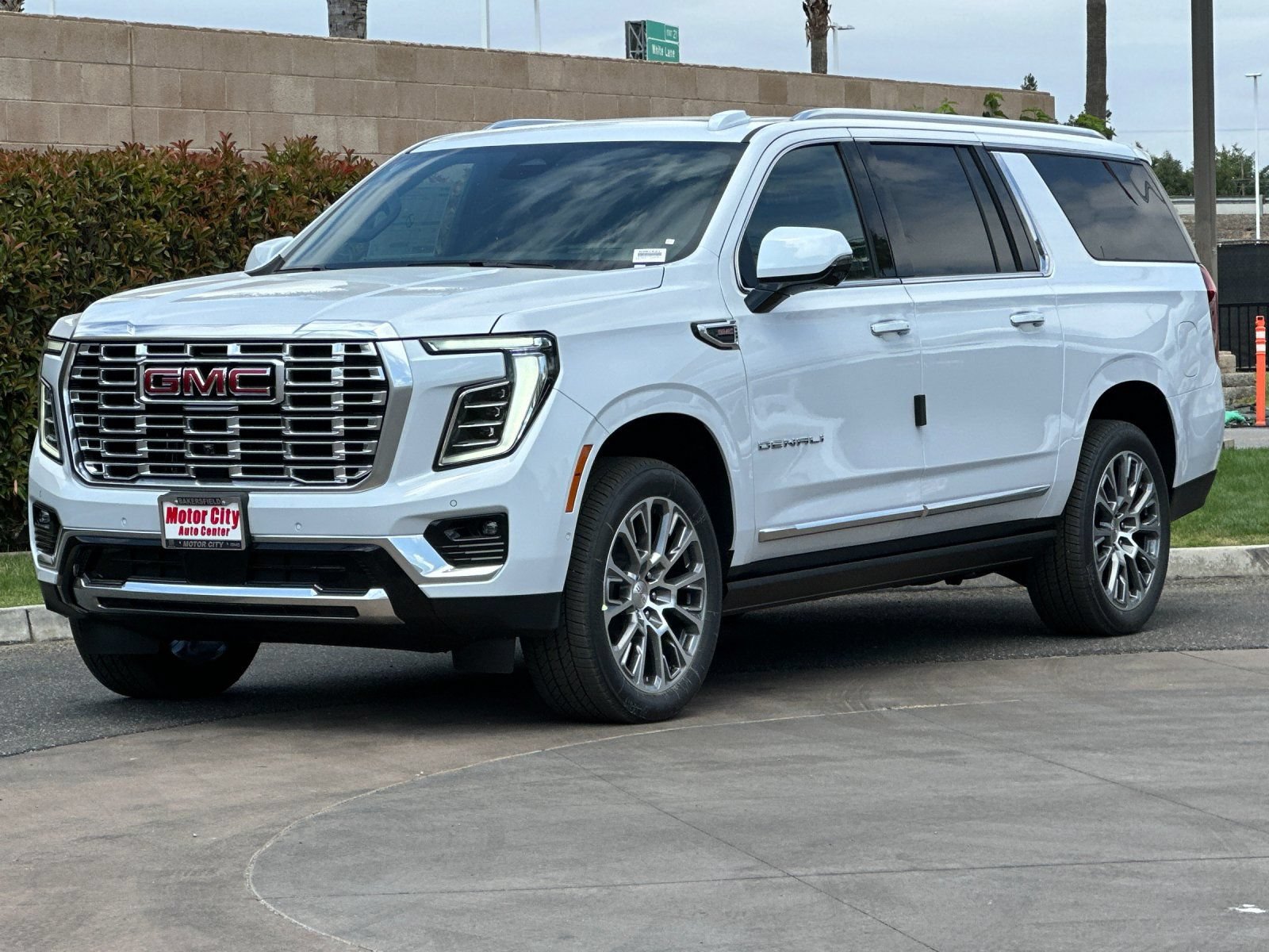 2026 GMC Yukon XL Denali - Photo 7