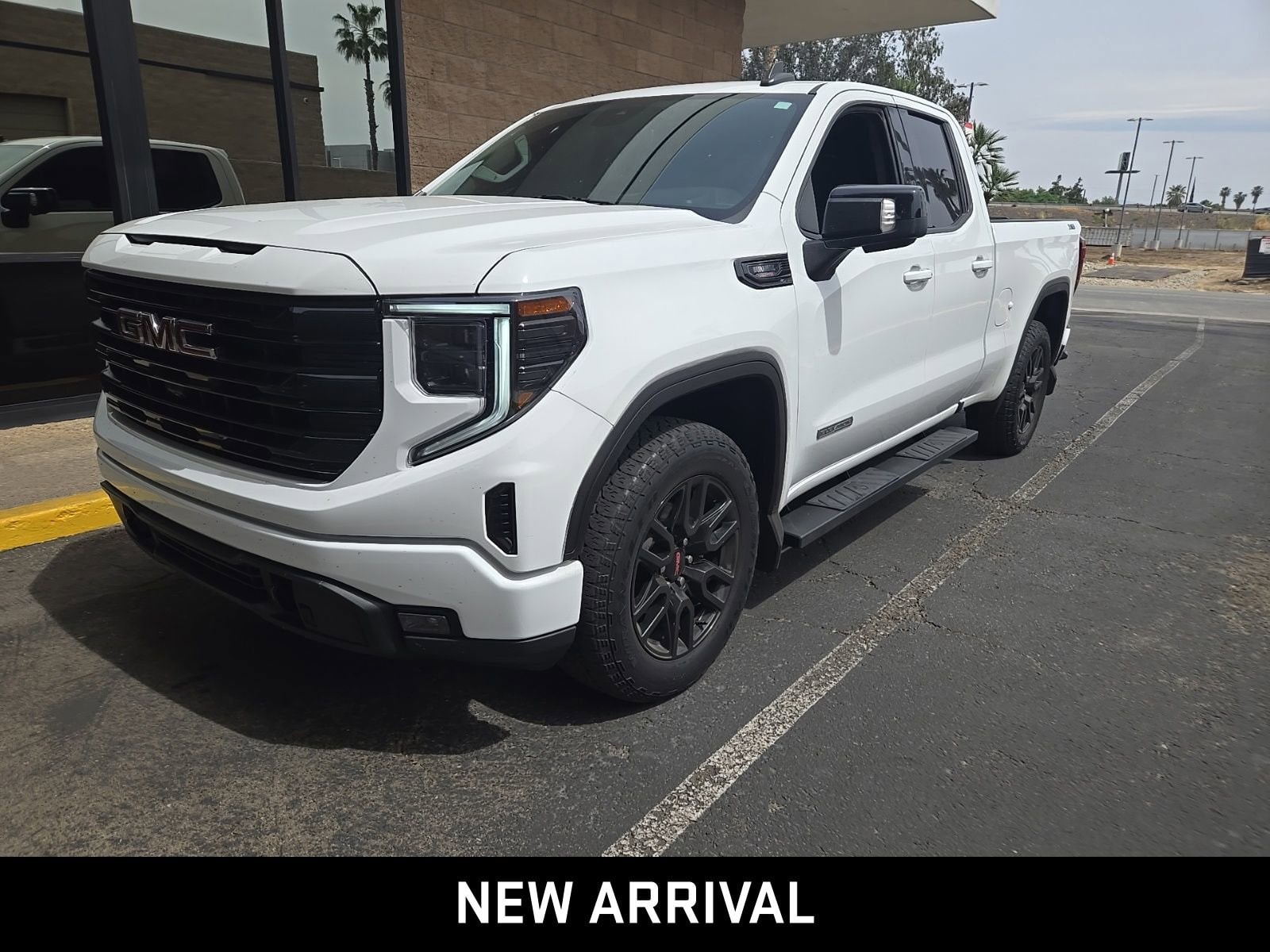 2022 GMC Sierra 4WD Double Cab Standard Box Elevation's photo