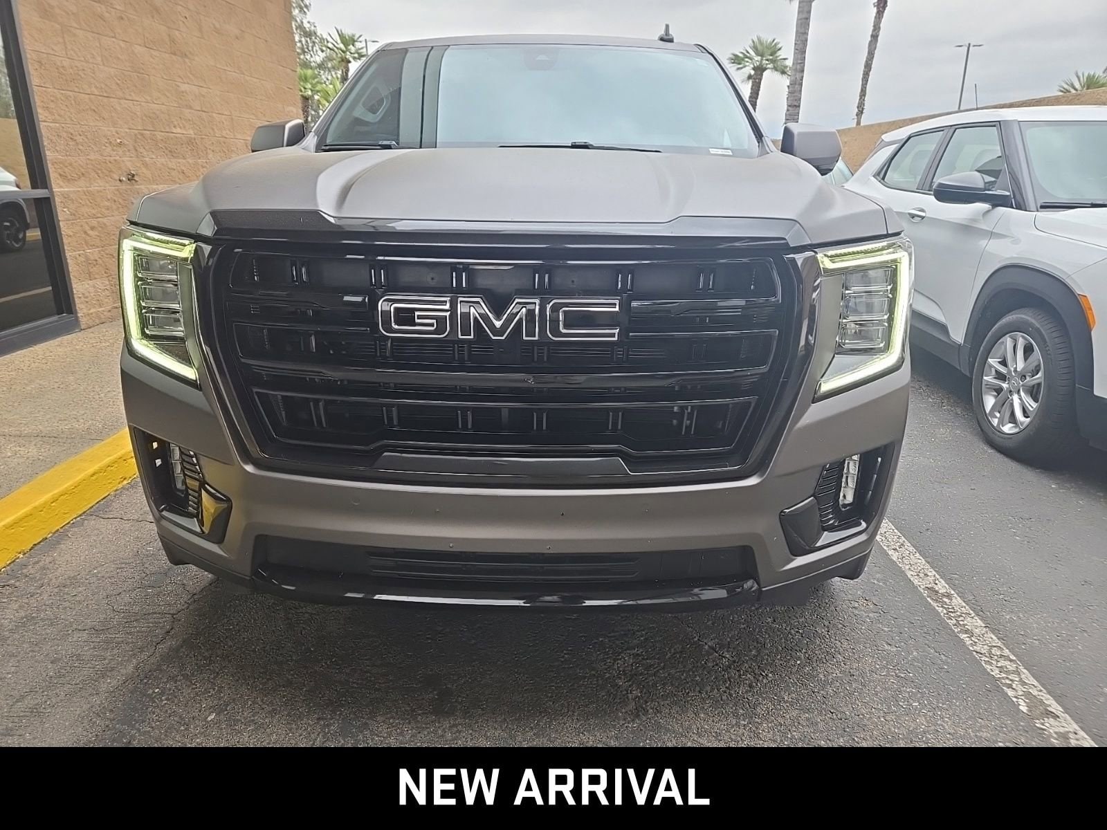 2022 GMC Yukon SLE photo 3