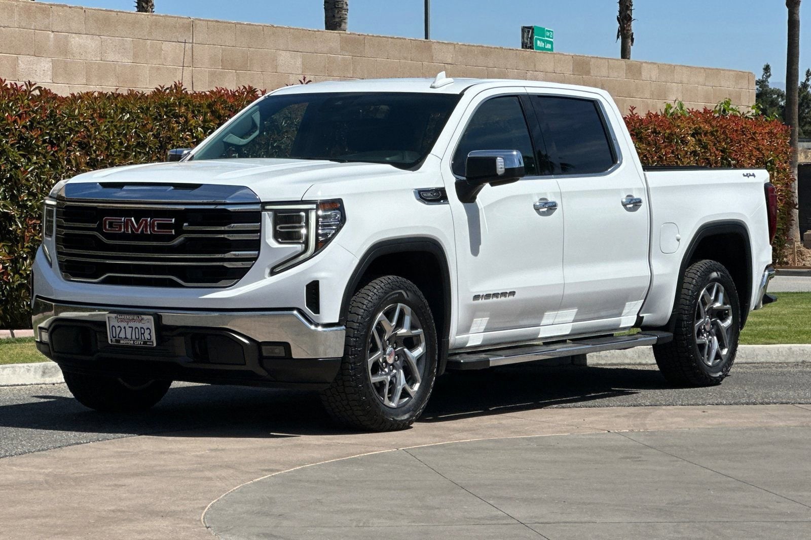 2022 GMC Sierra 1500 SLT photo 3