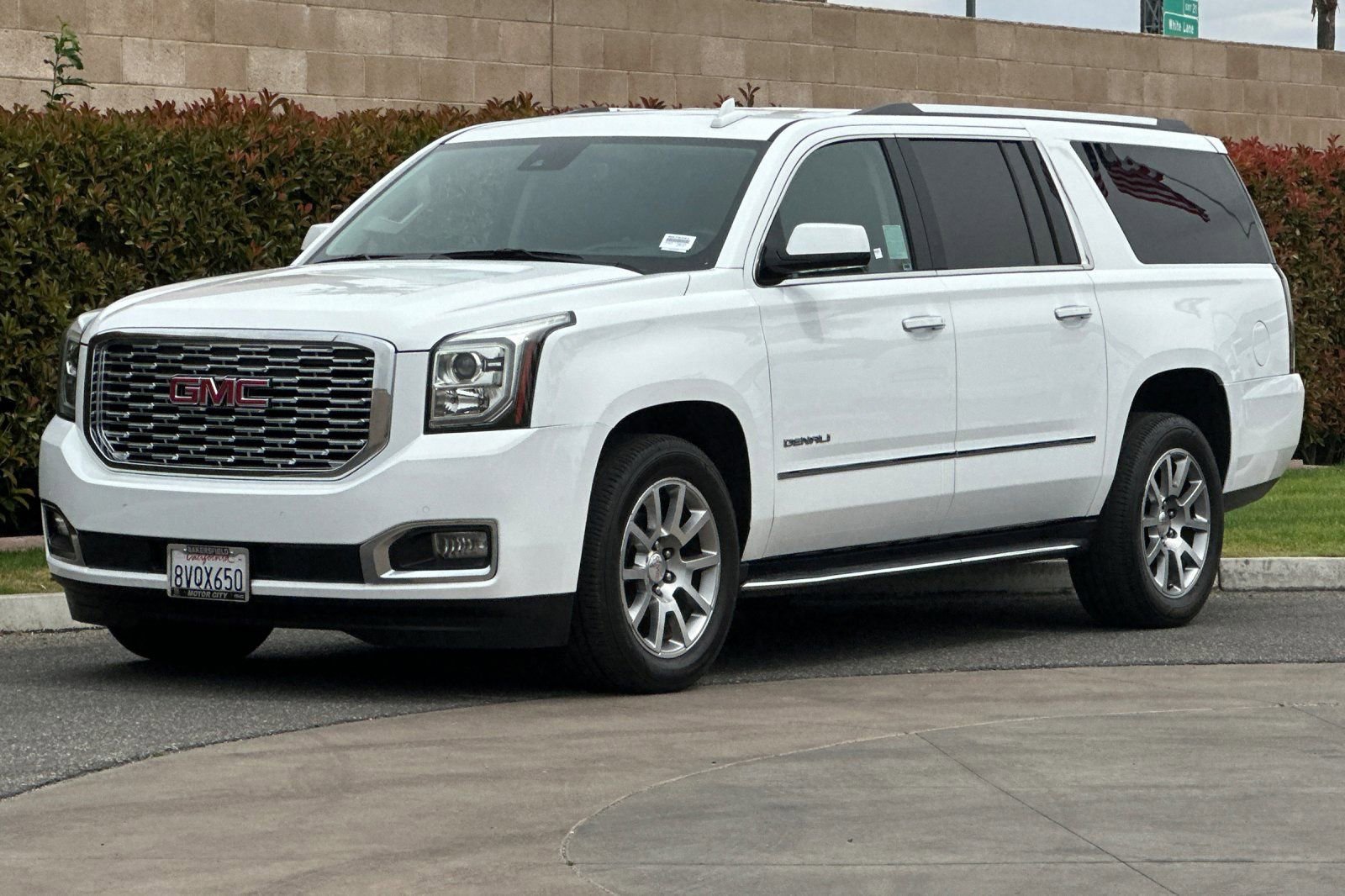 2020 GMC Yukon XL Denali photo 3