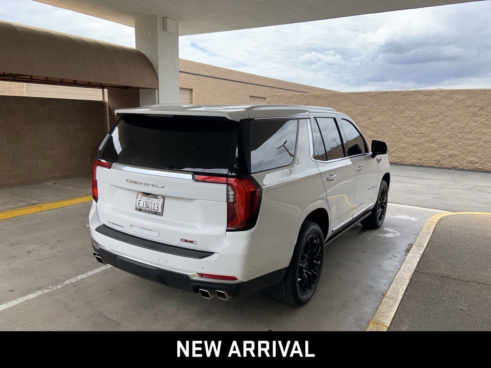 2026 GMC Yukon Denali photo 3