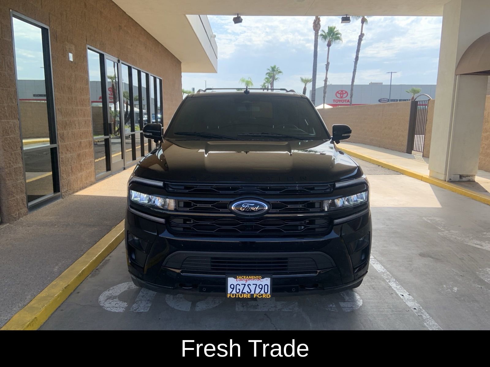 2023 Ford Expedition Limited photo 2