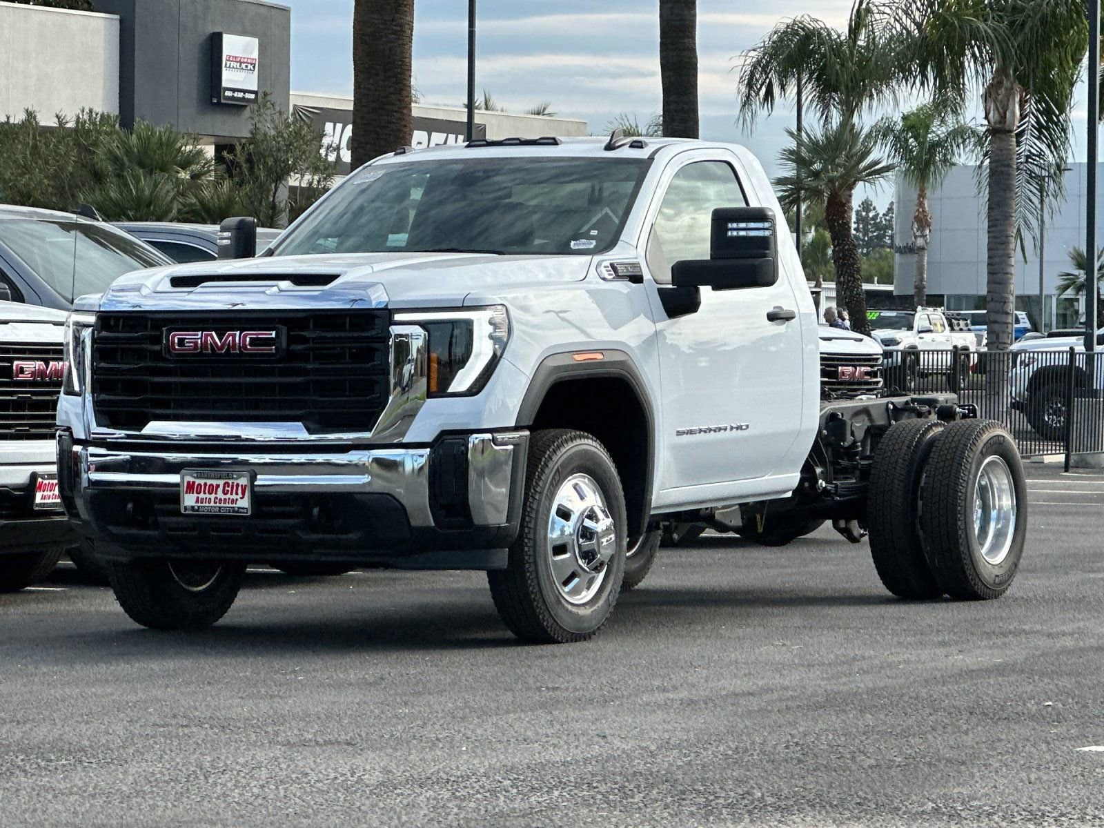 2025 GMC Sierra 3500HD Pro - Photo 8