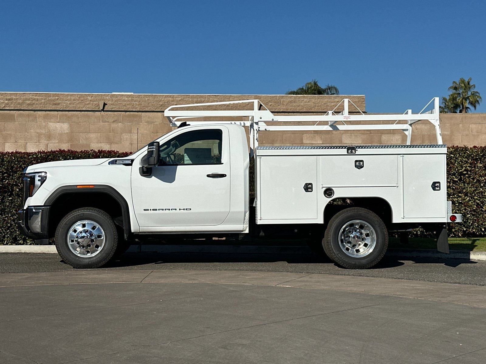 2025 GMC Sierra 3500HD Pro - Photo 7