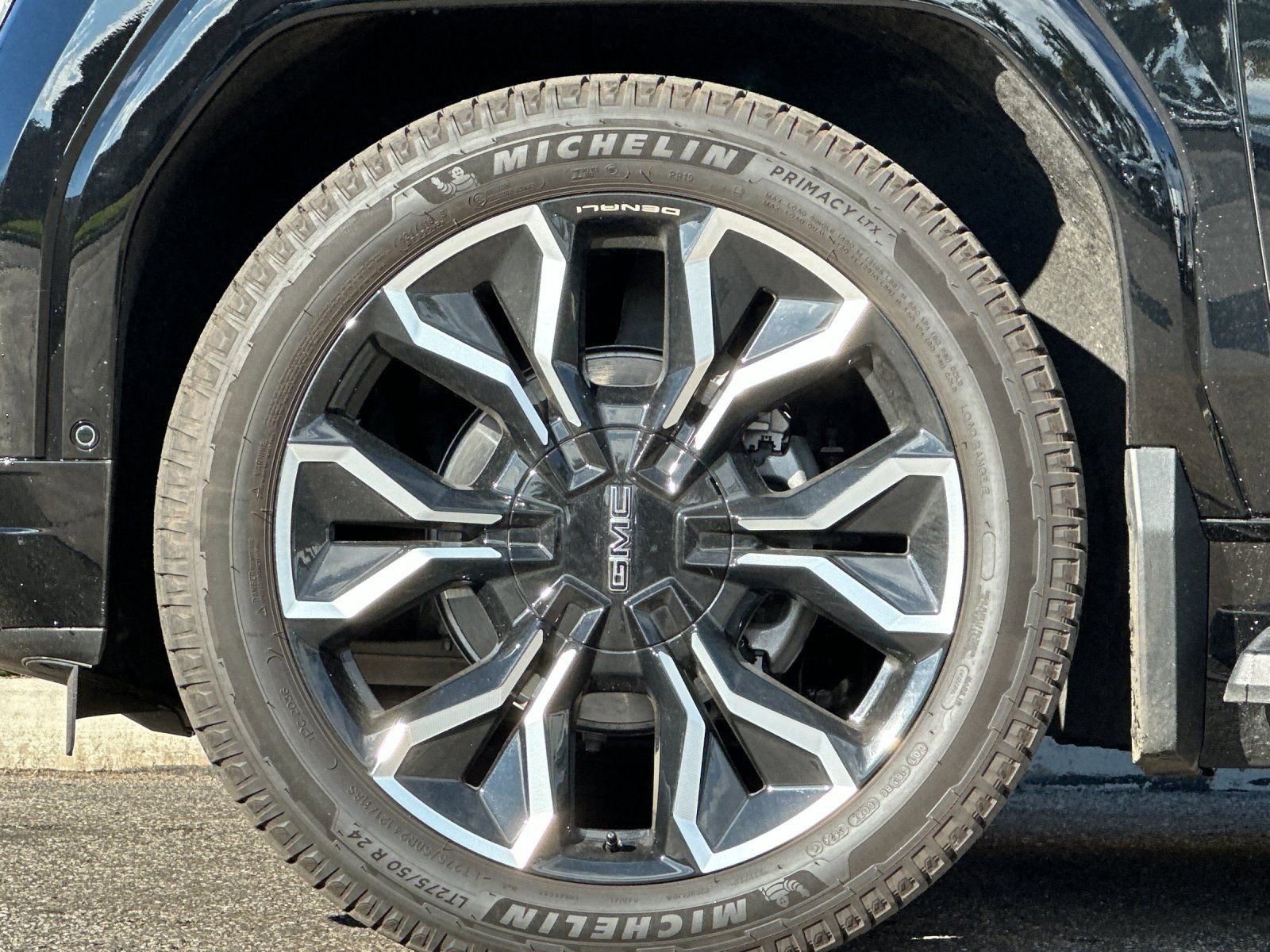 2025 GMC Sierra EV Denali - Photo 23