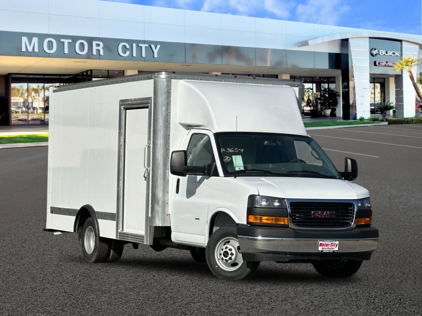 2023 GMC Savana Cutaway Work Van's photo
