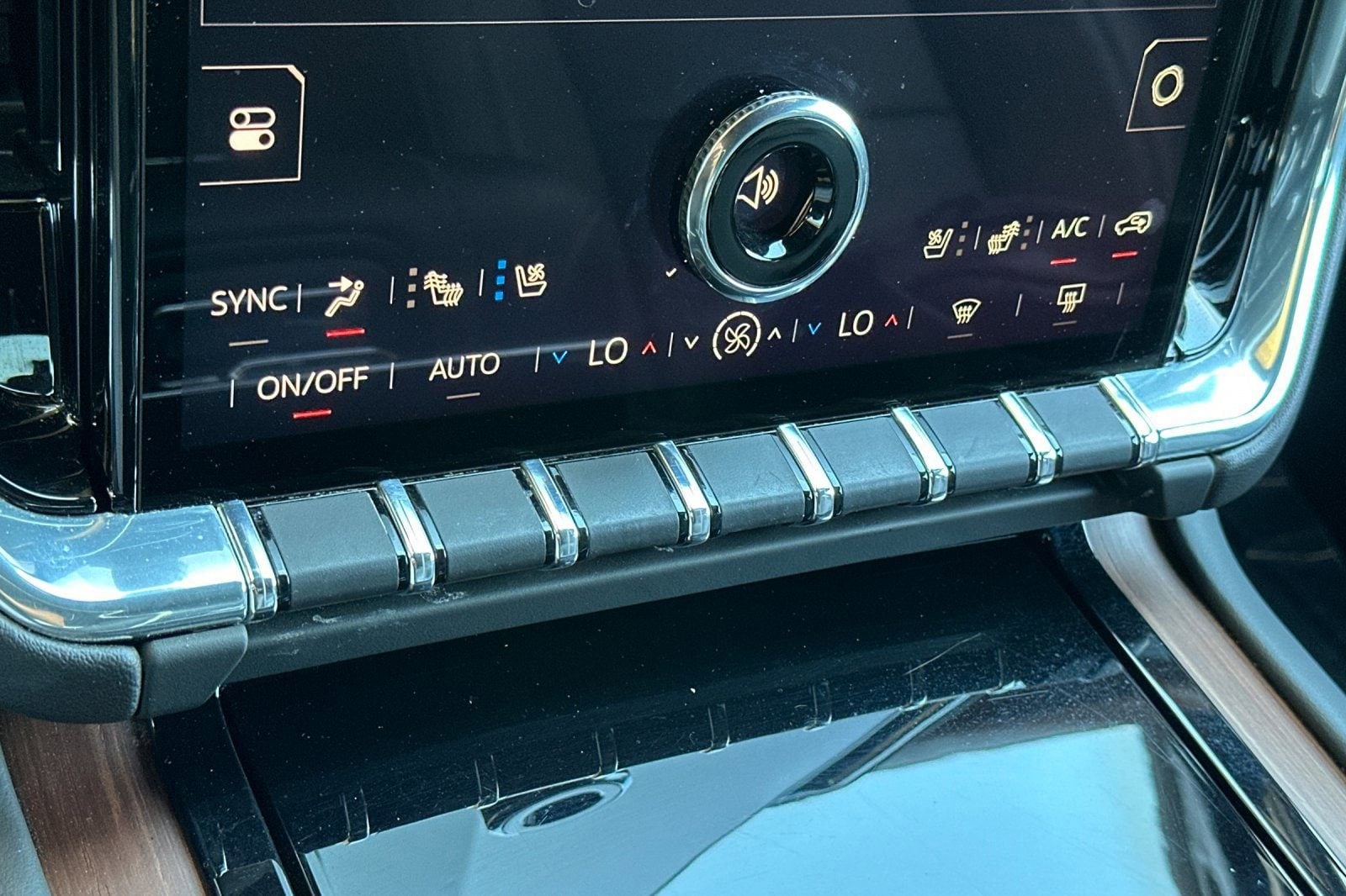 2025 GMC Yukon Denali - Photo 22