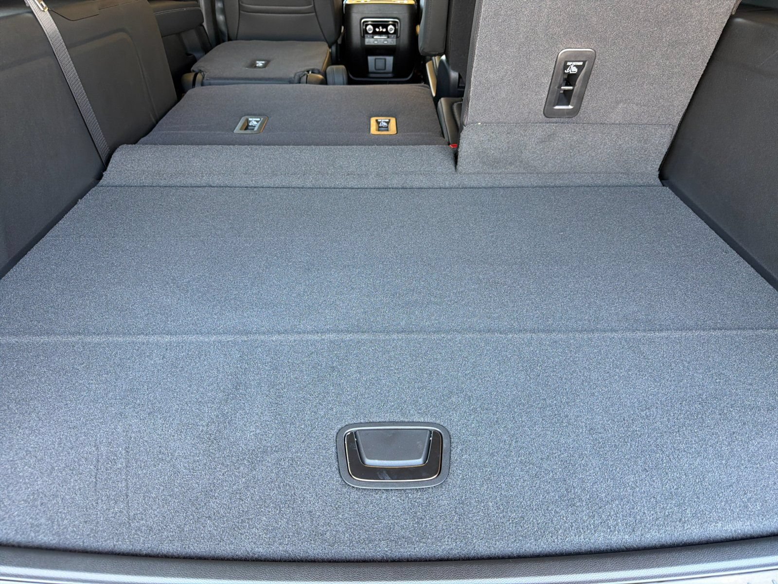 2026 GMC Yukon XL Denali - Photo 16