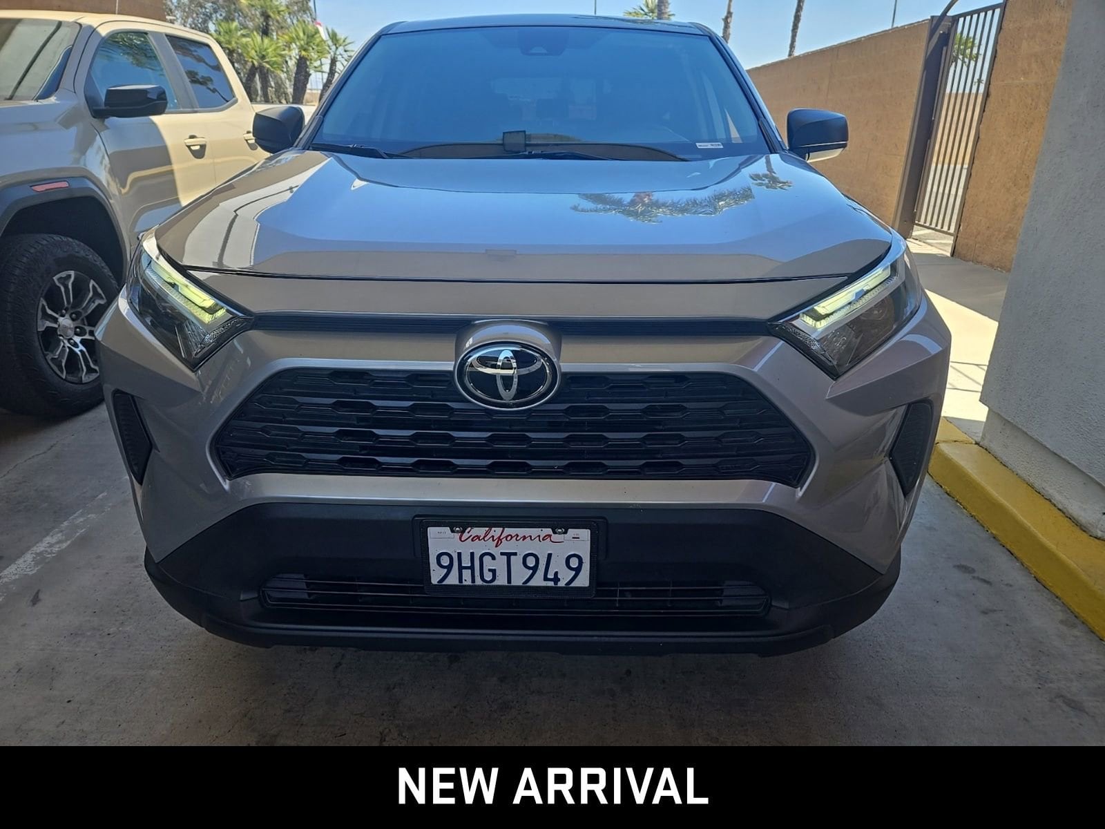 2023 Toyota RAV4 LE photo 2