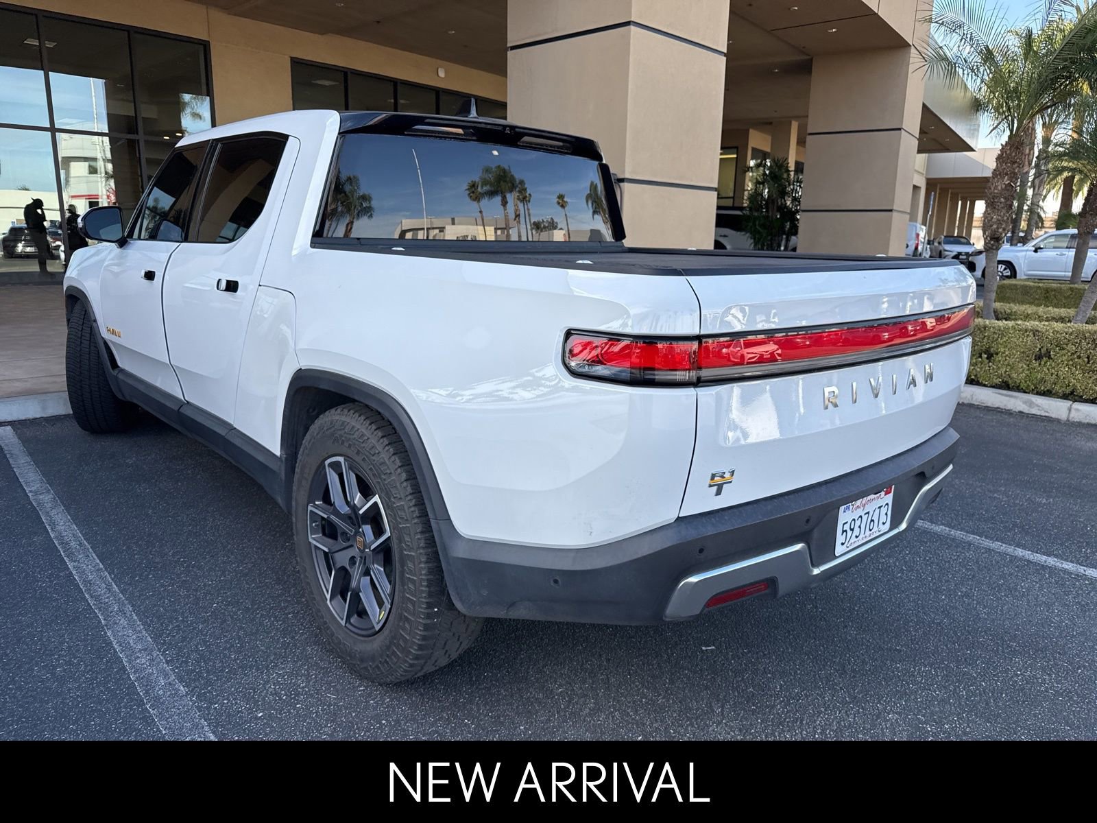 2023 Rivian R1T Adventure photo 2
