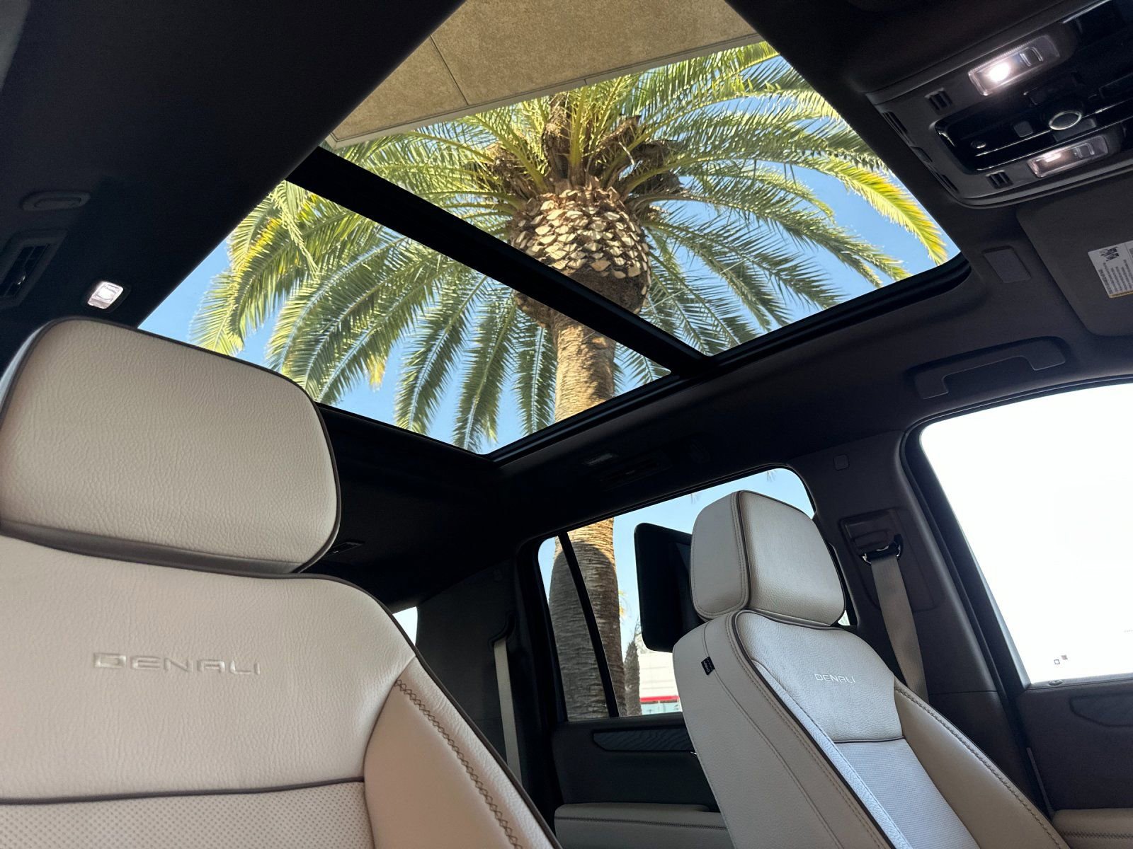 2026 GMC Yukon XL Denali - Photo 17