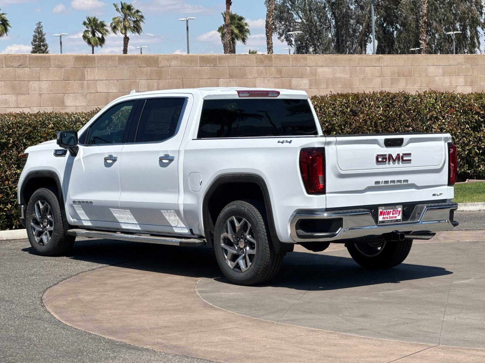 2026 GMC Sierra 1500 SLT photo 4