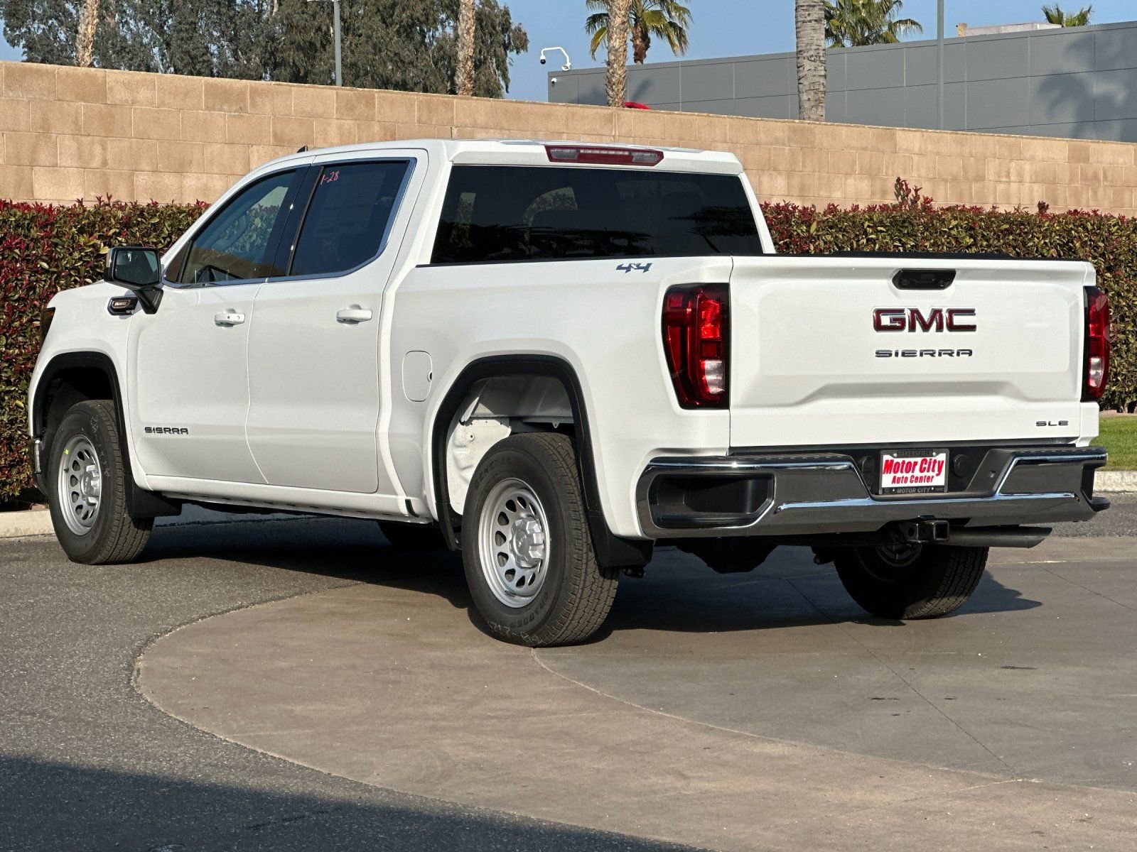 2026 GMC Sierra 1500 SLE photo 4