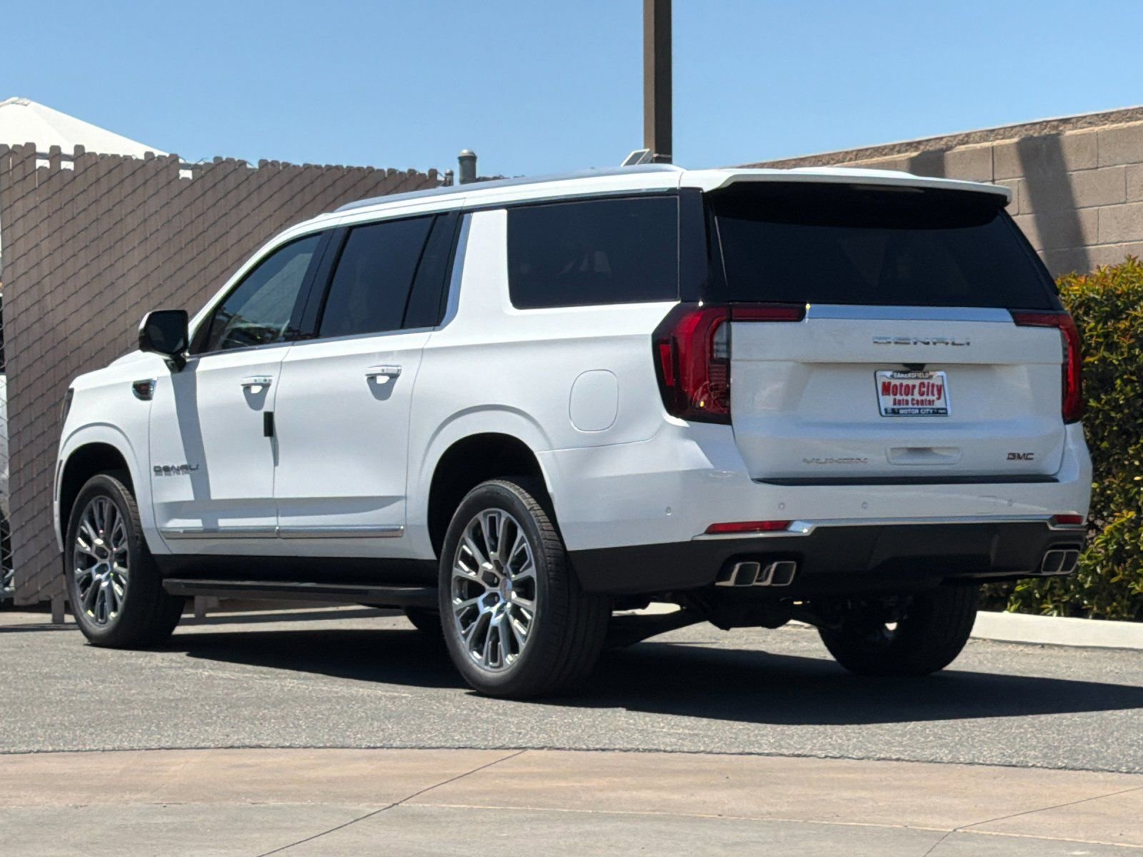2026 GMC Yukon XL Denali - Photo 6