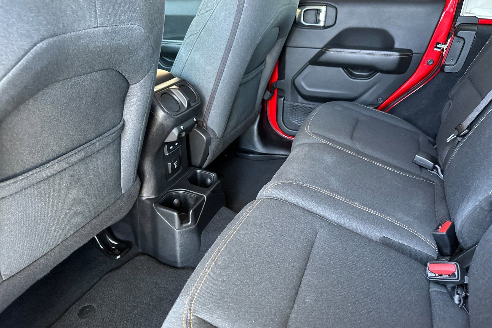 2025 Jeep Wrangler 4-Door Sahara - Photo 12