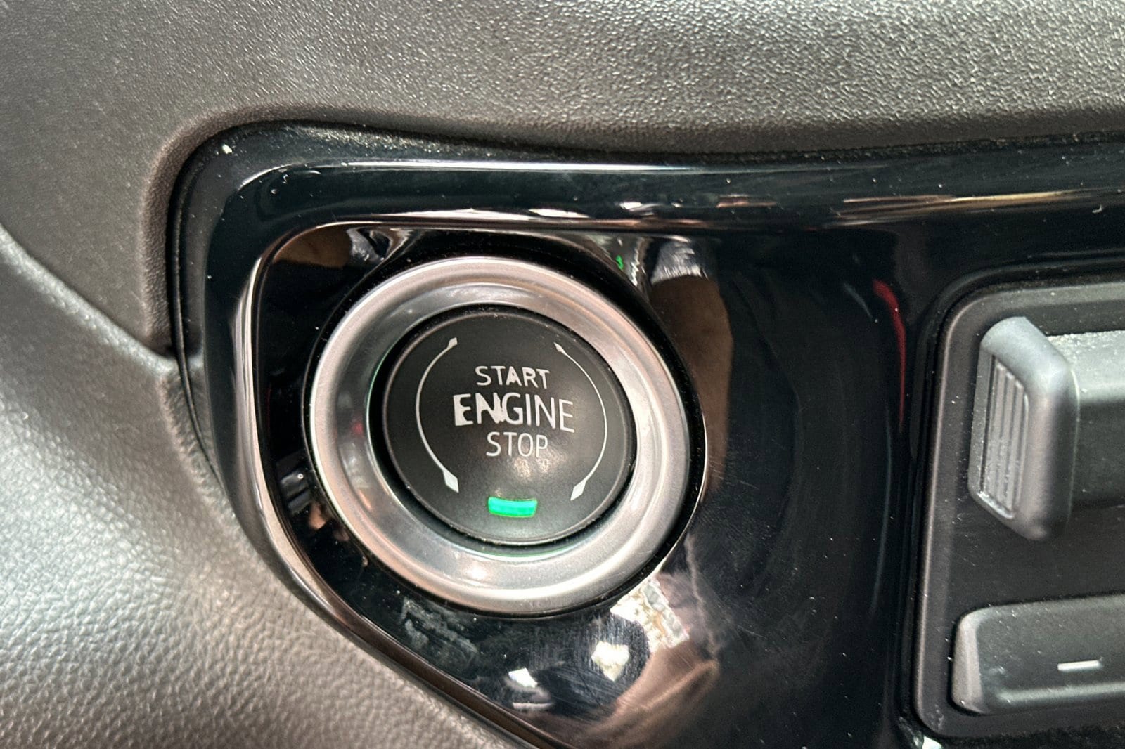 2025 GMC Sierra 1500 SLT - Photo 22