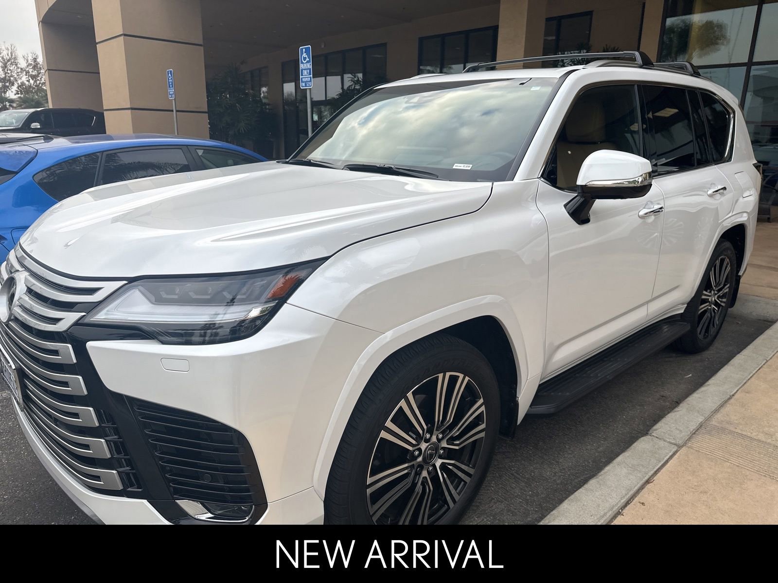 2024 Lexus LX Luxury's photo