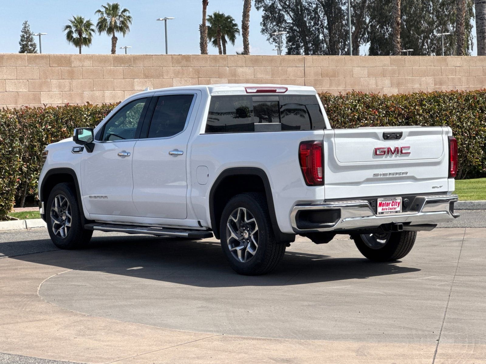 2026 GMC Sierra 1500 SLT photo 4