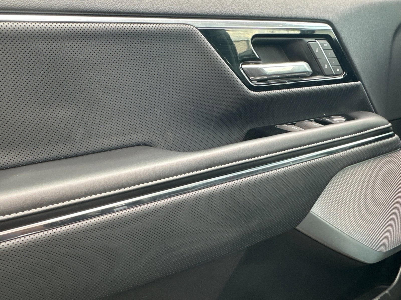 2025 GMC Sierra EV Denali - Photo 11