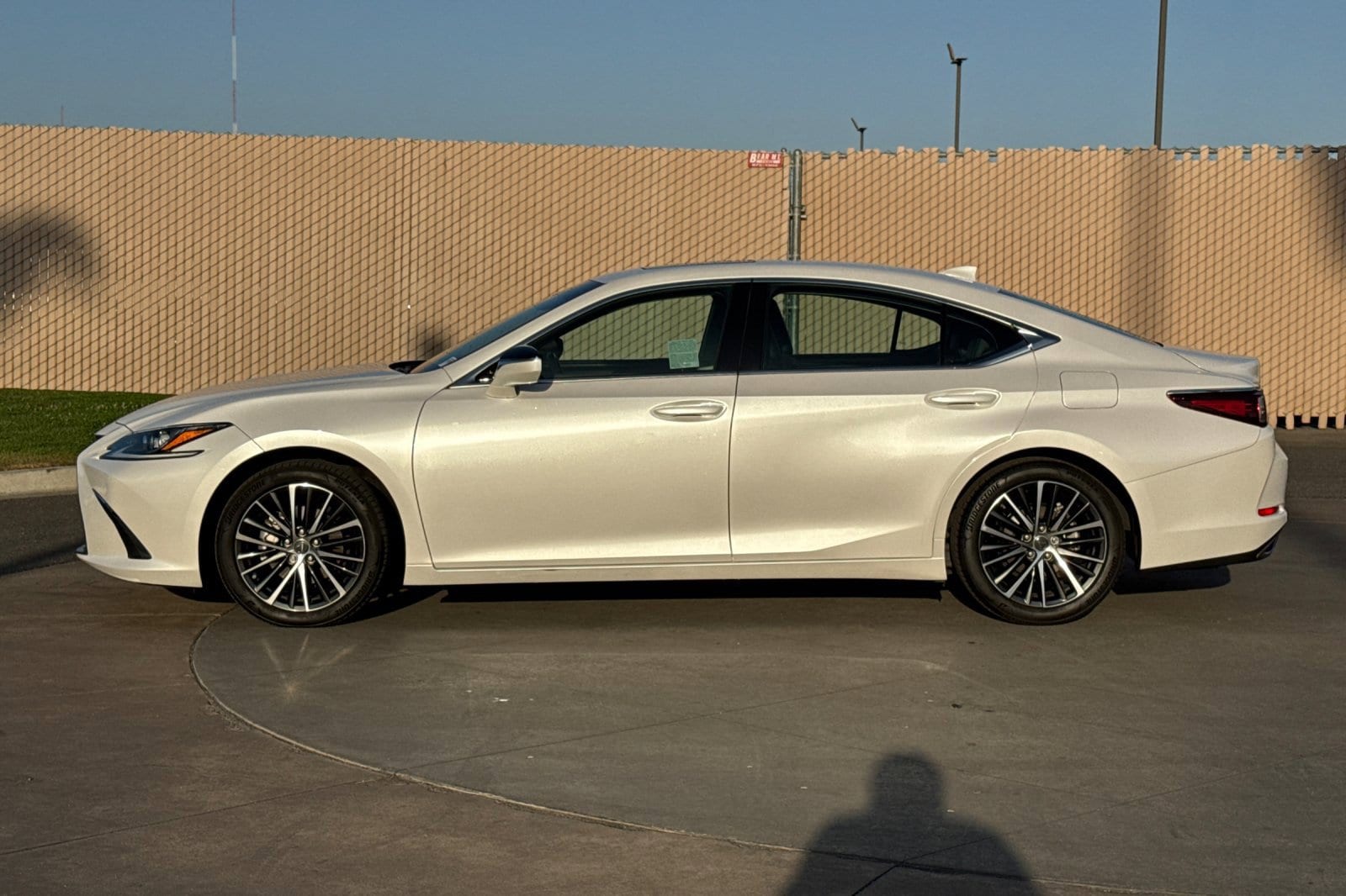 2024 Lexus ES 350 - Photo 7