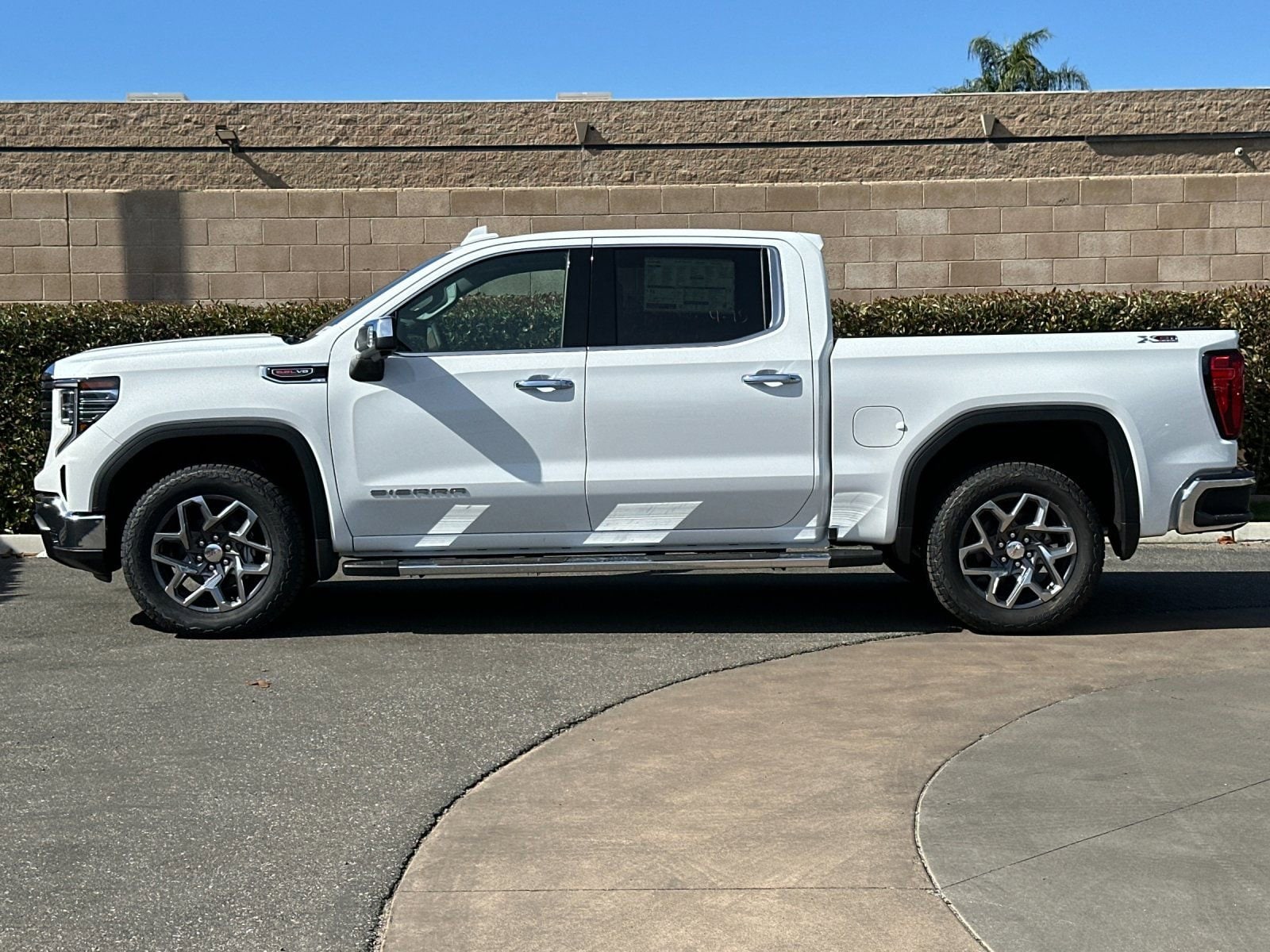 2026 GMC Sierra 1500 SLT photo 5