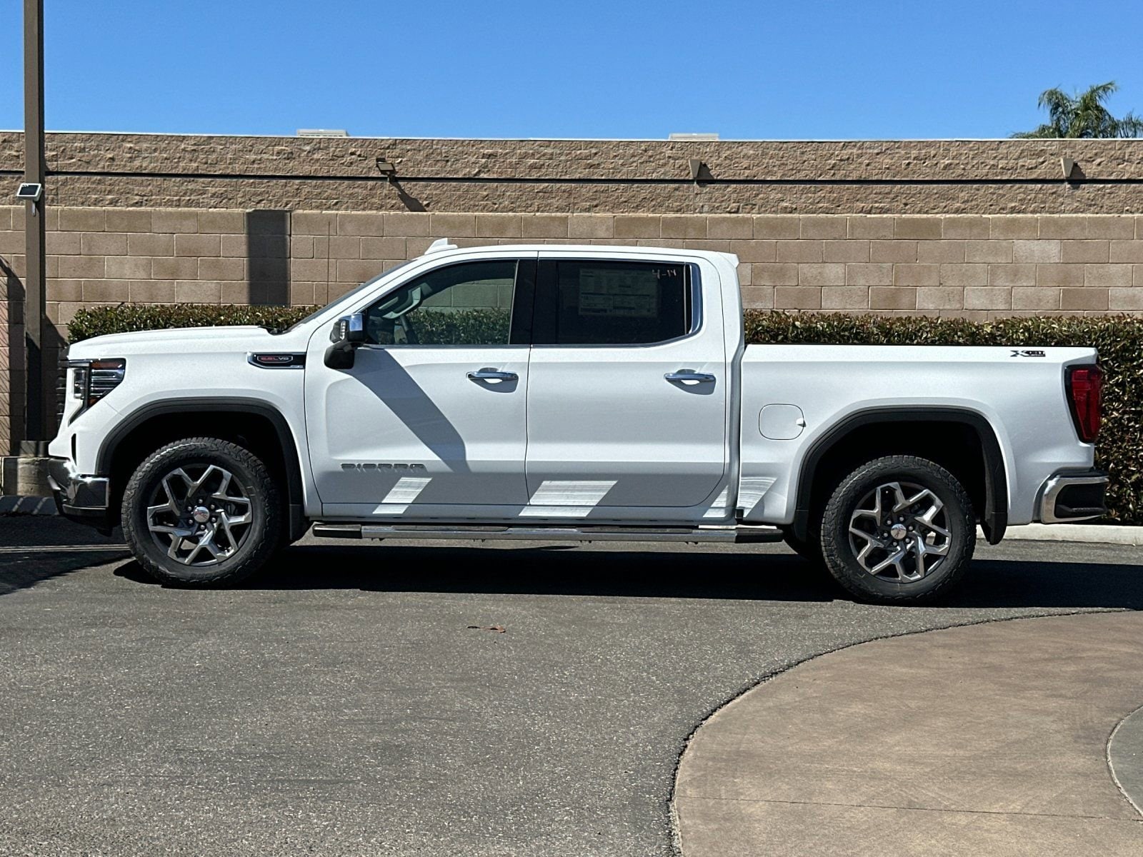 2026 GMC Sierra 1500 SLT photo 5