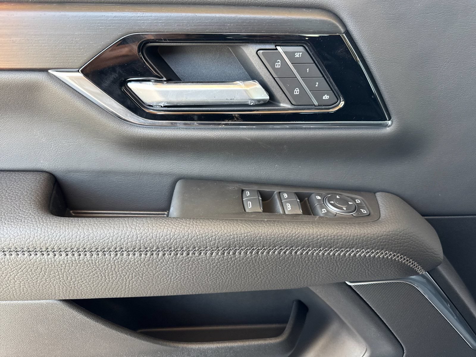 2026 GMC Yukon XL Denali - Photo 10