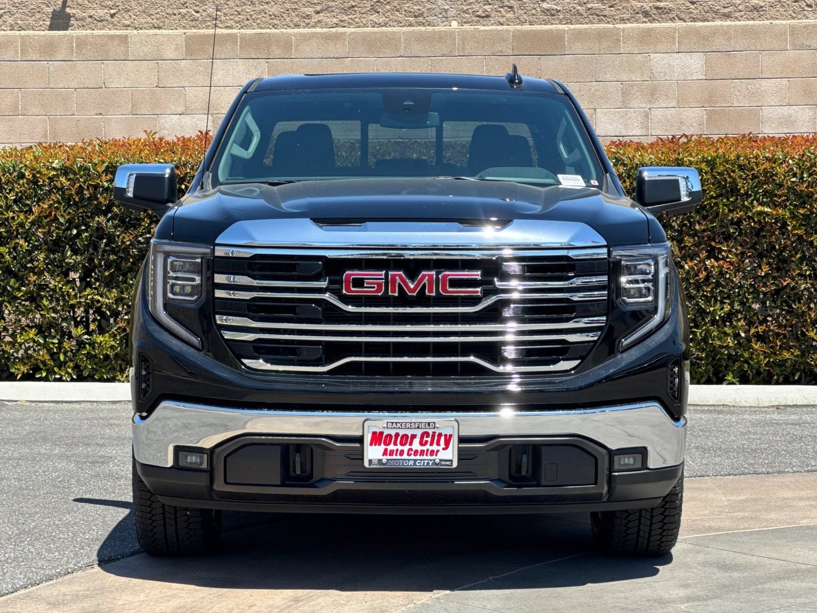 2026 GMC Sierra 1500 SLT - Photo 7