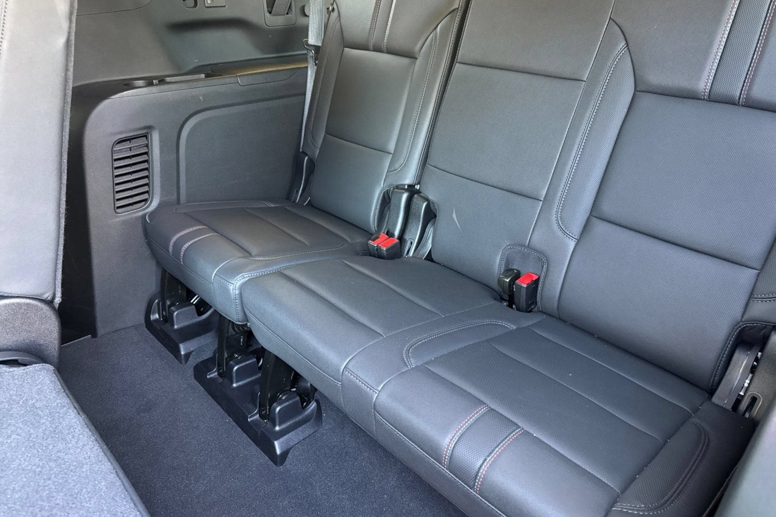 2026 Chevrolet Suburban RST - Photo 16