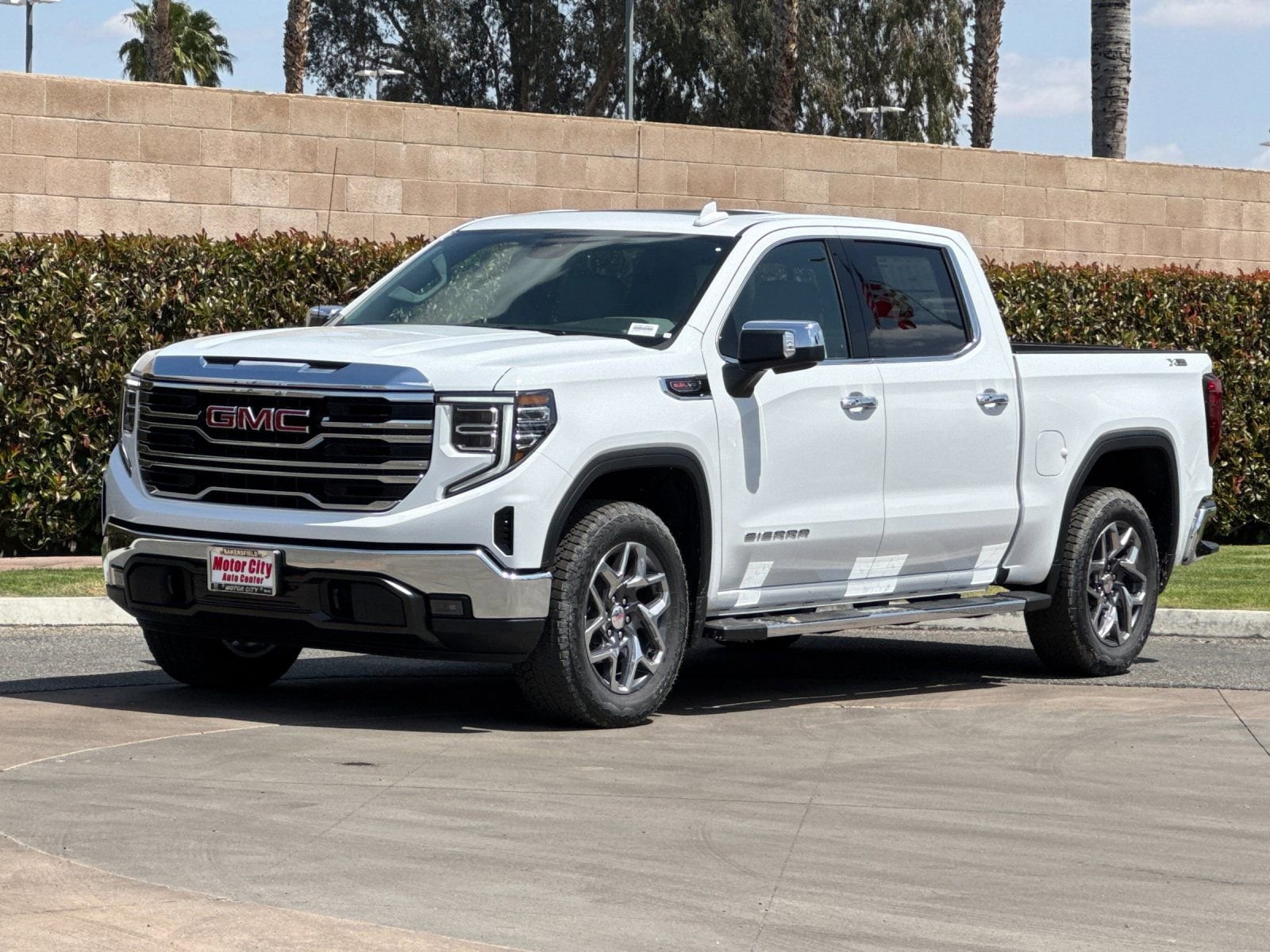 2026 GMC Sierra 1500 SLT photo 6