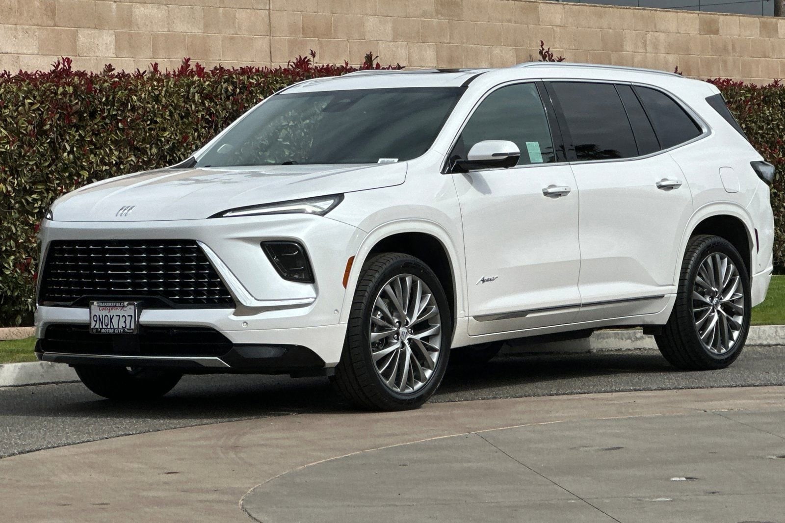 2025 Buick Enclave Avenir photo 3