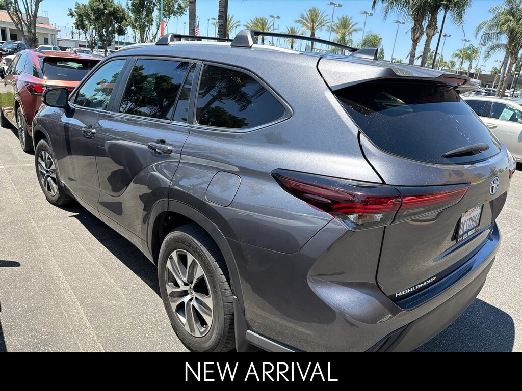 Used 2024 Toyota Highlander Hybrid XLE SUV