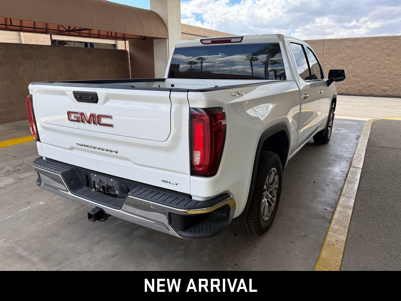 2025 GMC Sierra 1500 SLT photo 4