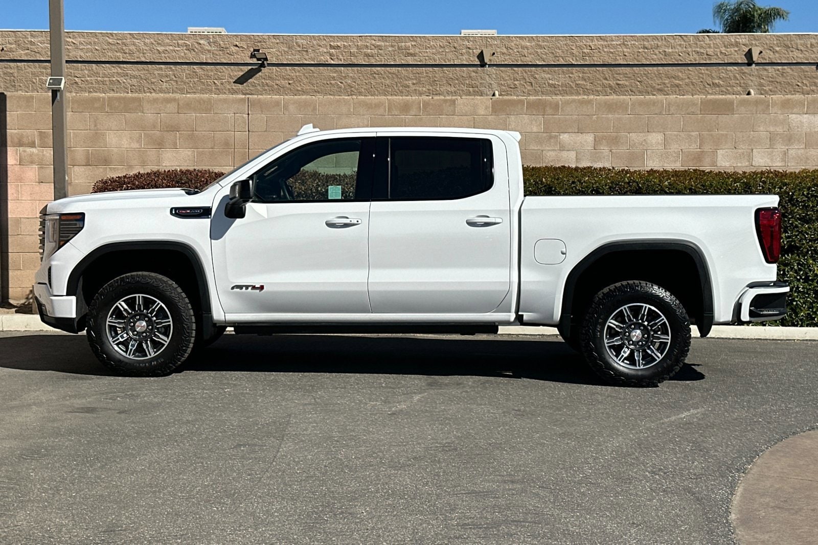 2025 GMC Sierra 1500 AT4 - Photo 7