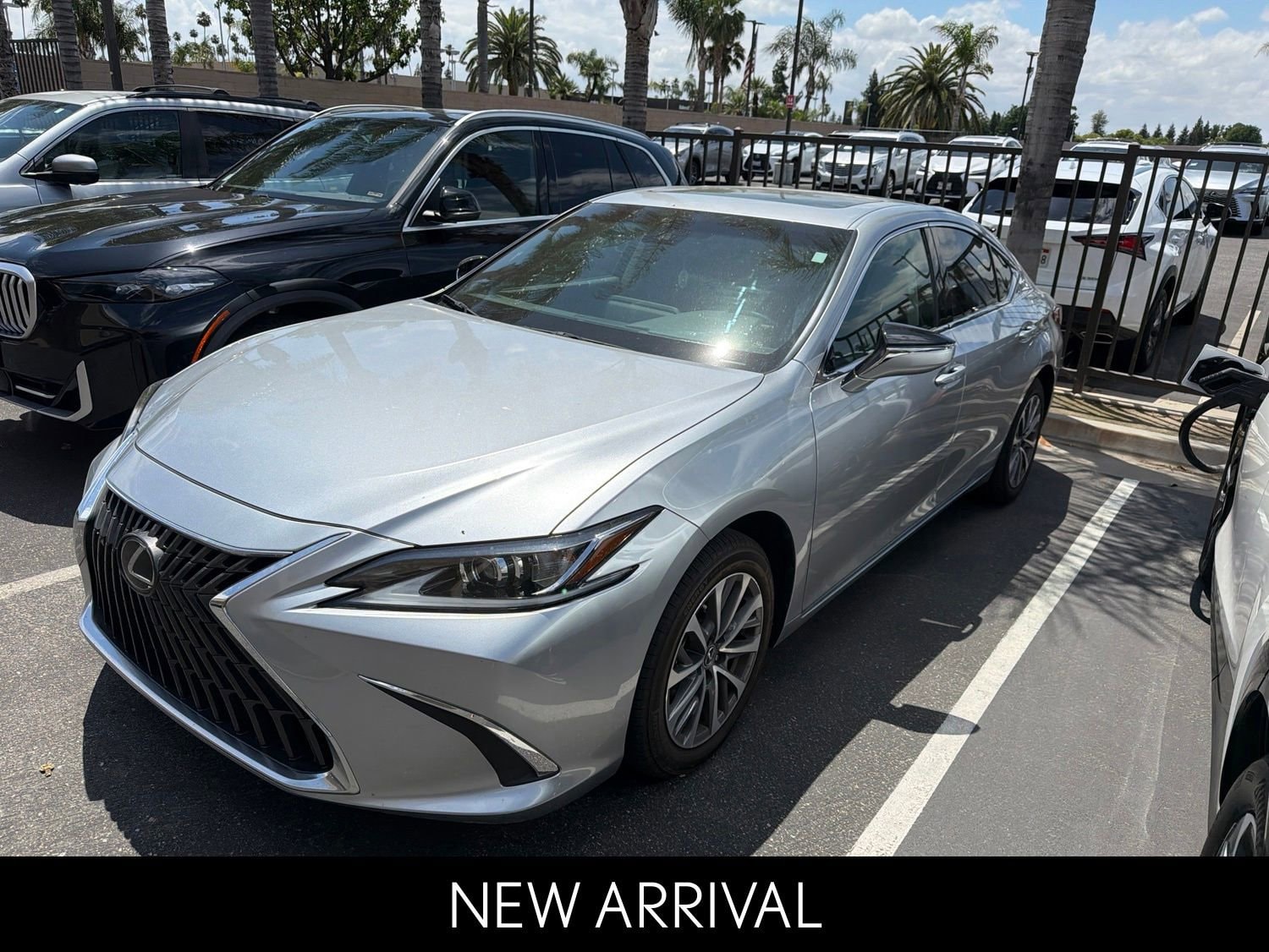 2025 Lexus ES 350 350's photo