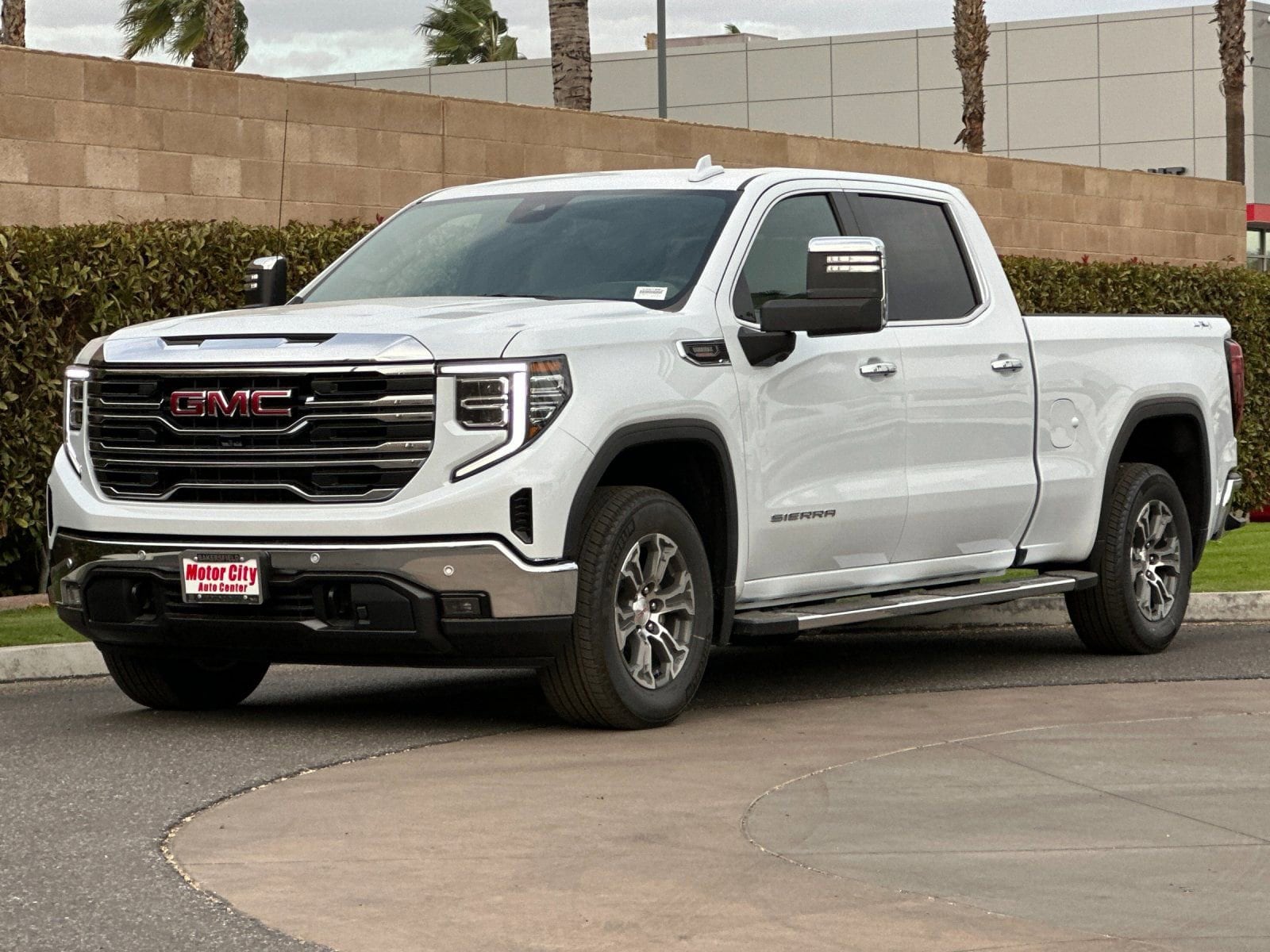 2026 GMC Sierra 1500 SLT photo 6