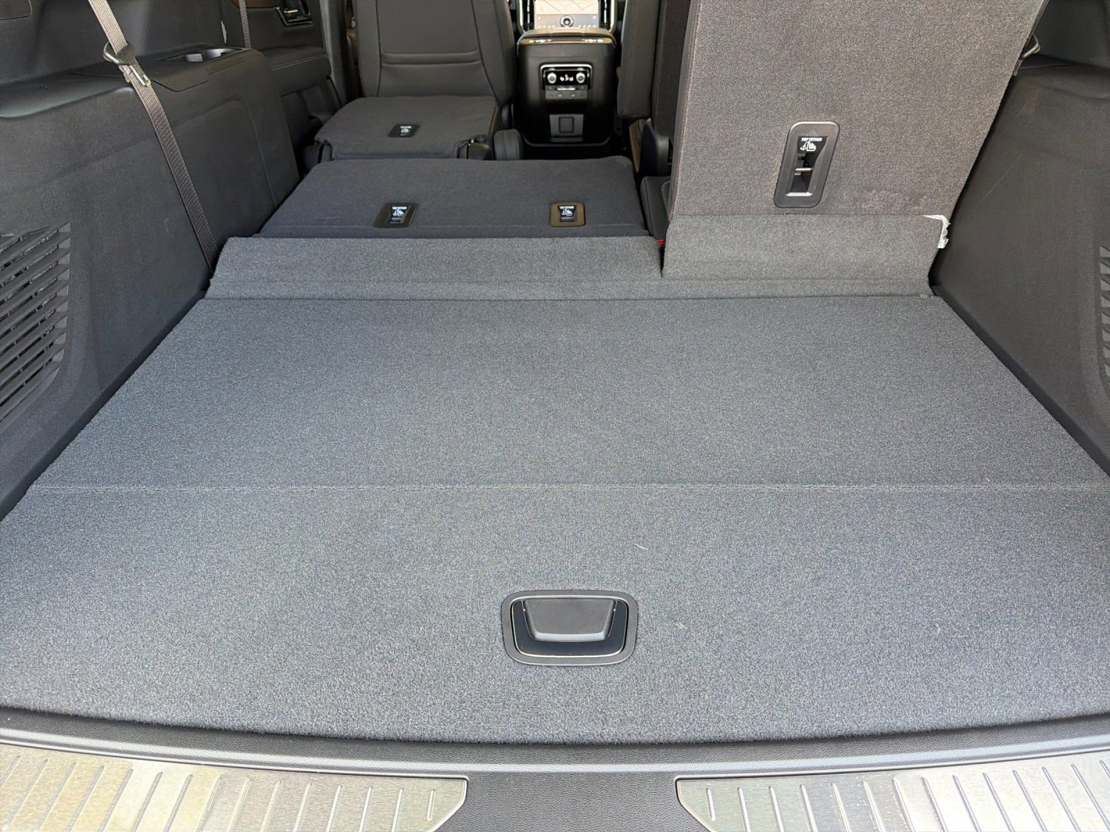 2026 GMC Yukon XL Denali - Photo 16