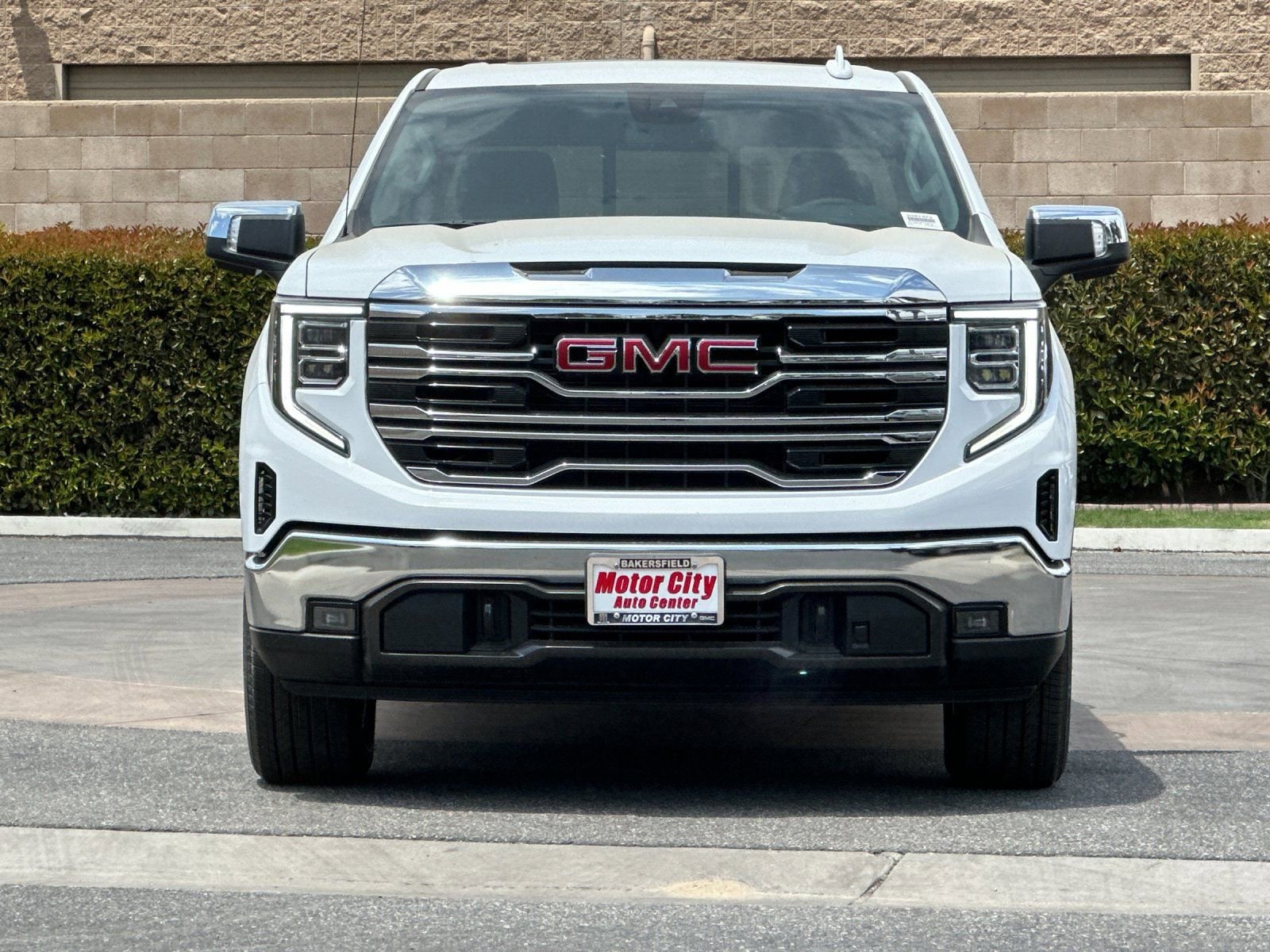 2026 GMC Sierra 1500 SLT - Photo 8