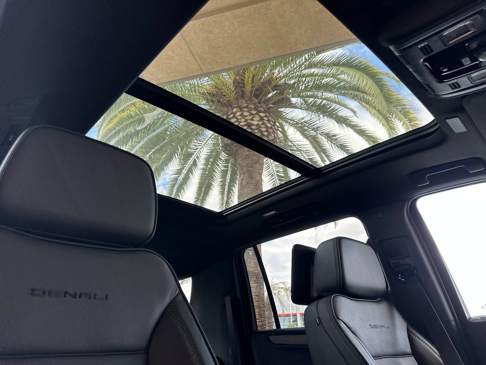 2026 GMC Yukon XL Denali - Photo 16